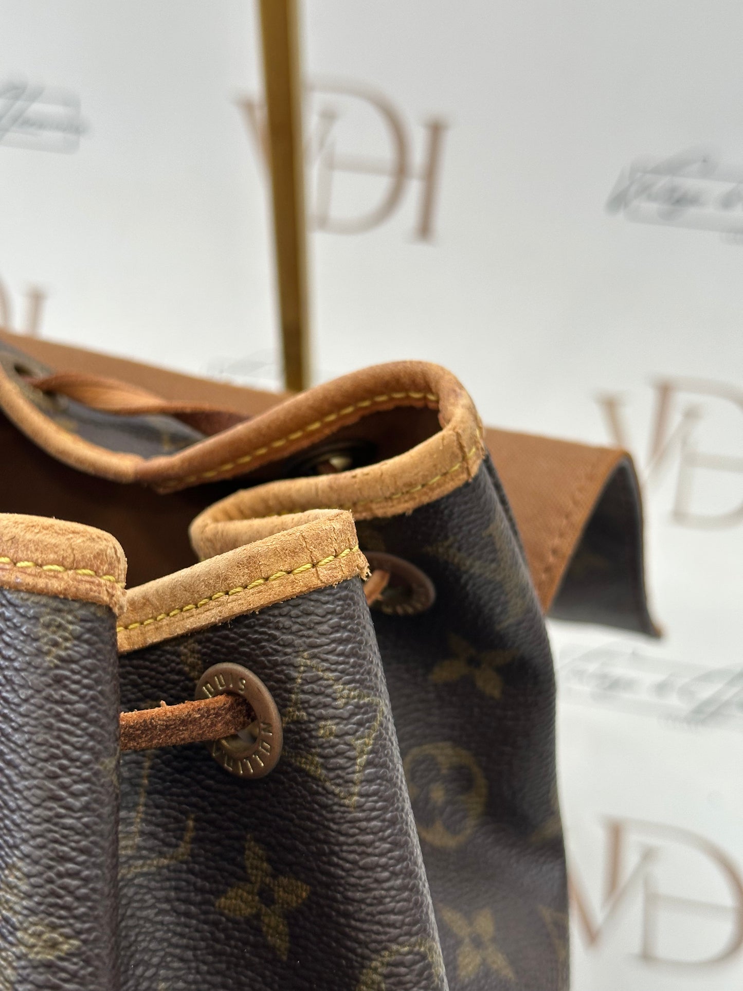 018721 - Louis Vuitton Montsouris MM