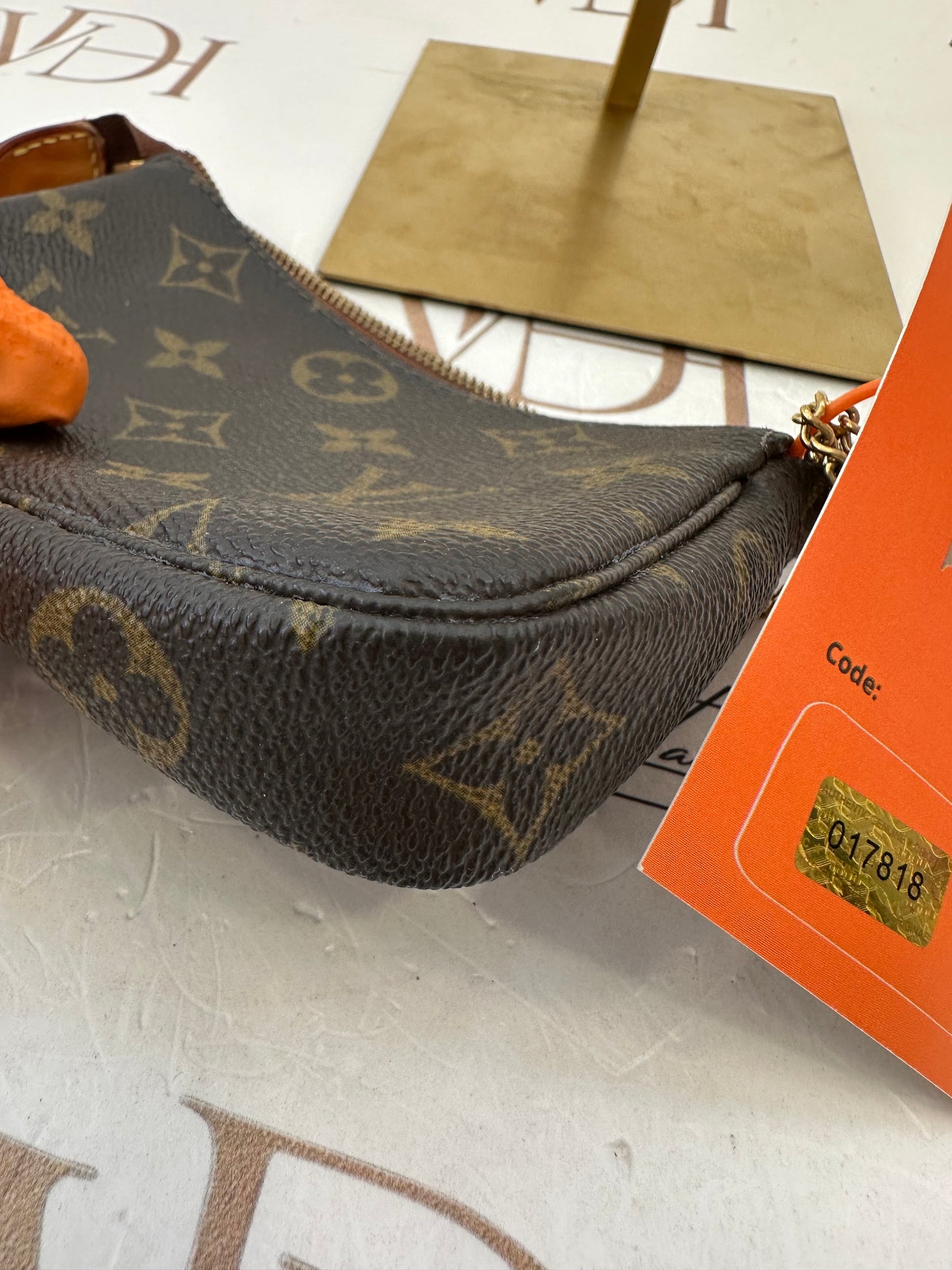 017818 - Louis Vuitton Pochette