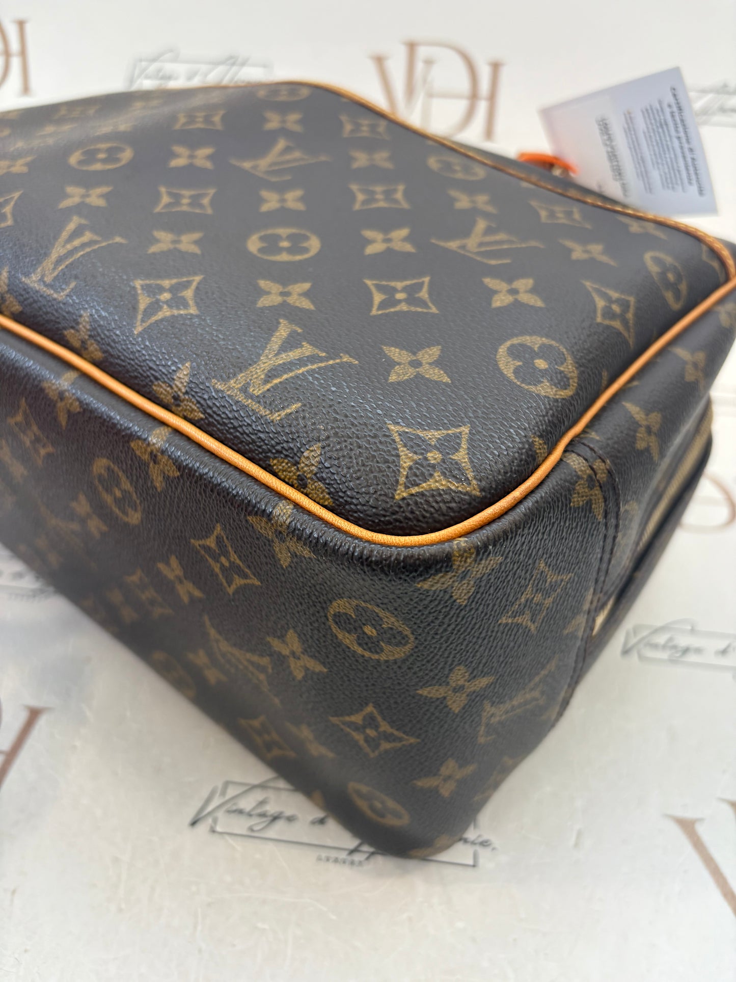 018924 - Louis Vuitton Deauville