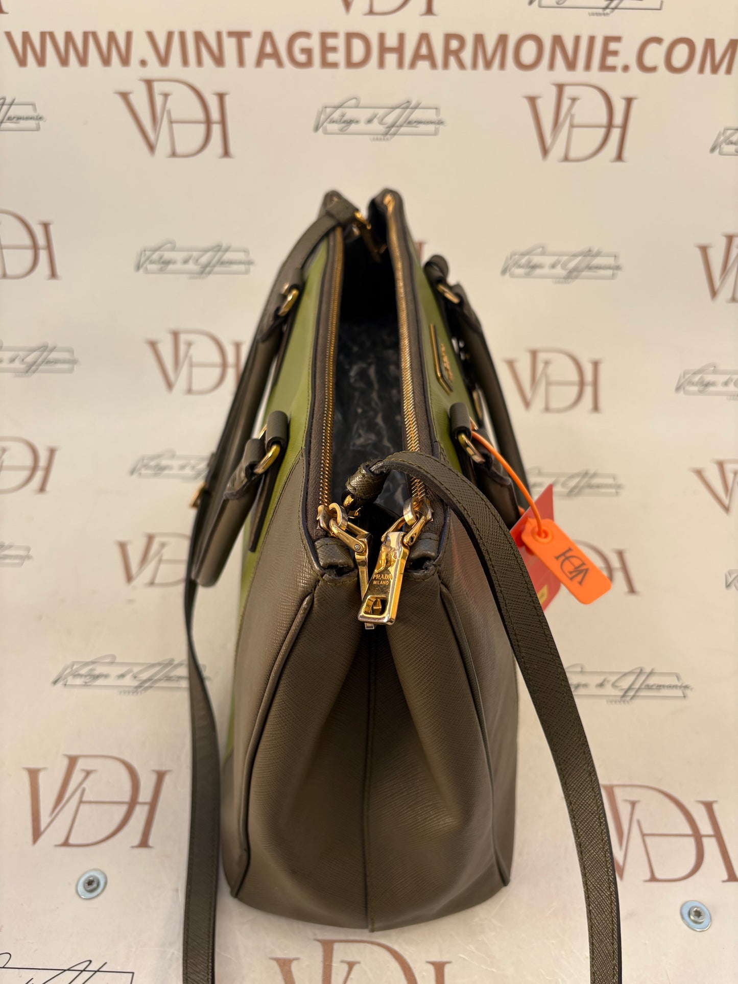 383748 - Prada Galleria