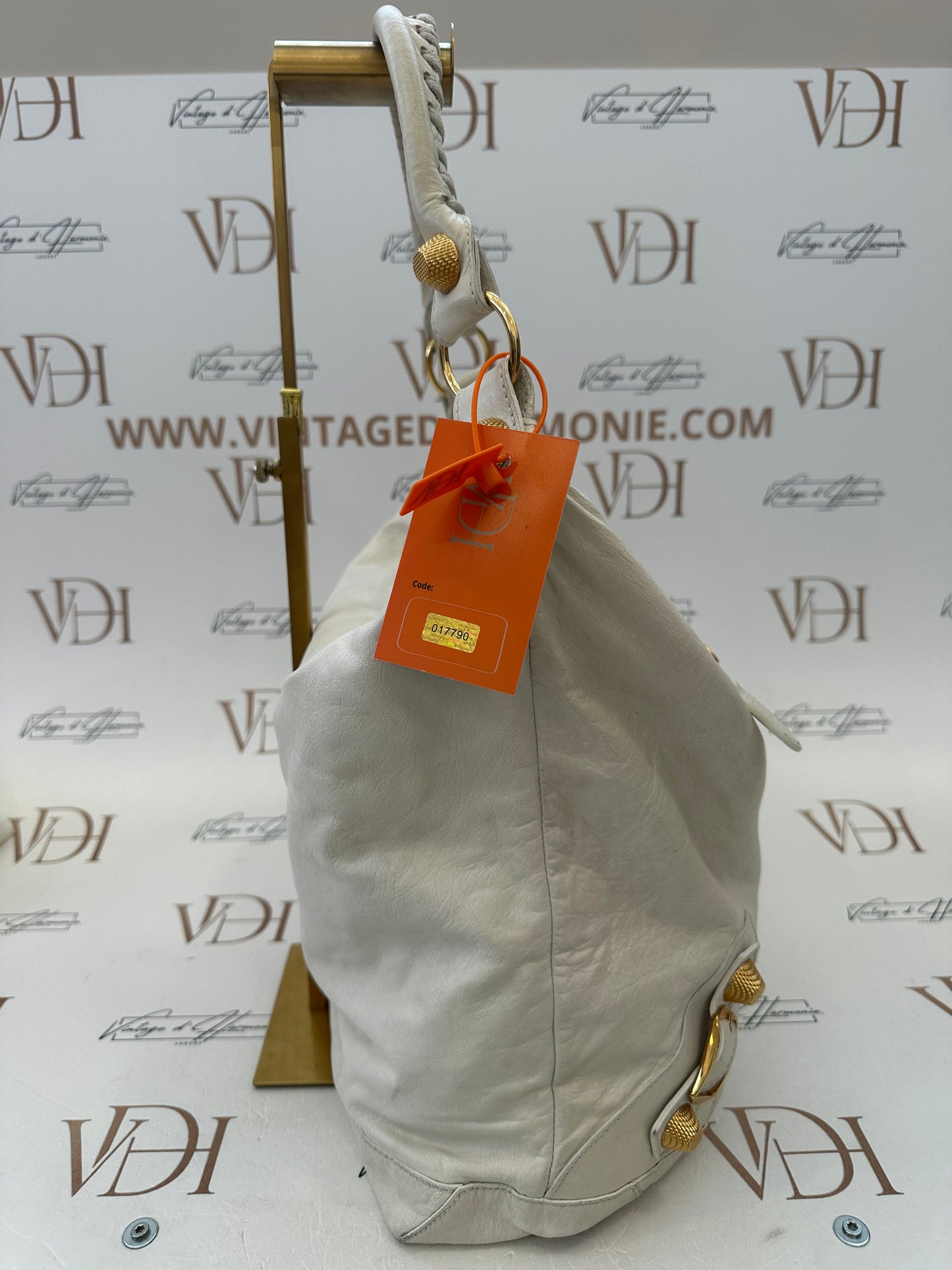 017790 - Balenciaga White Giant