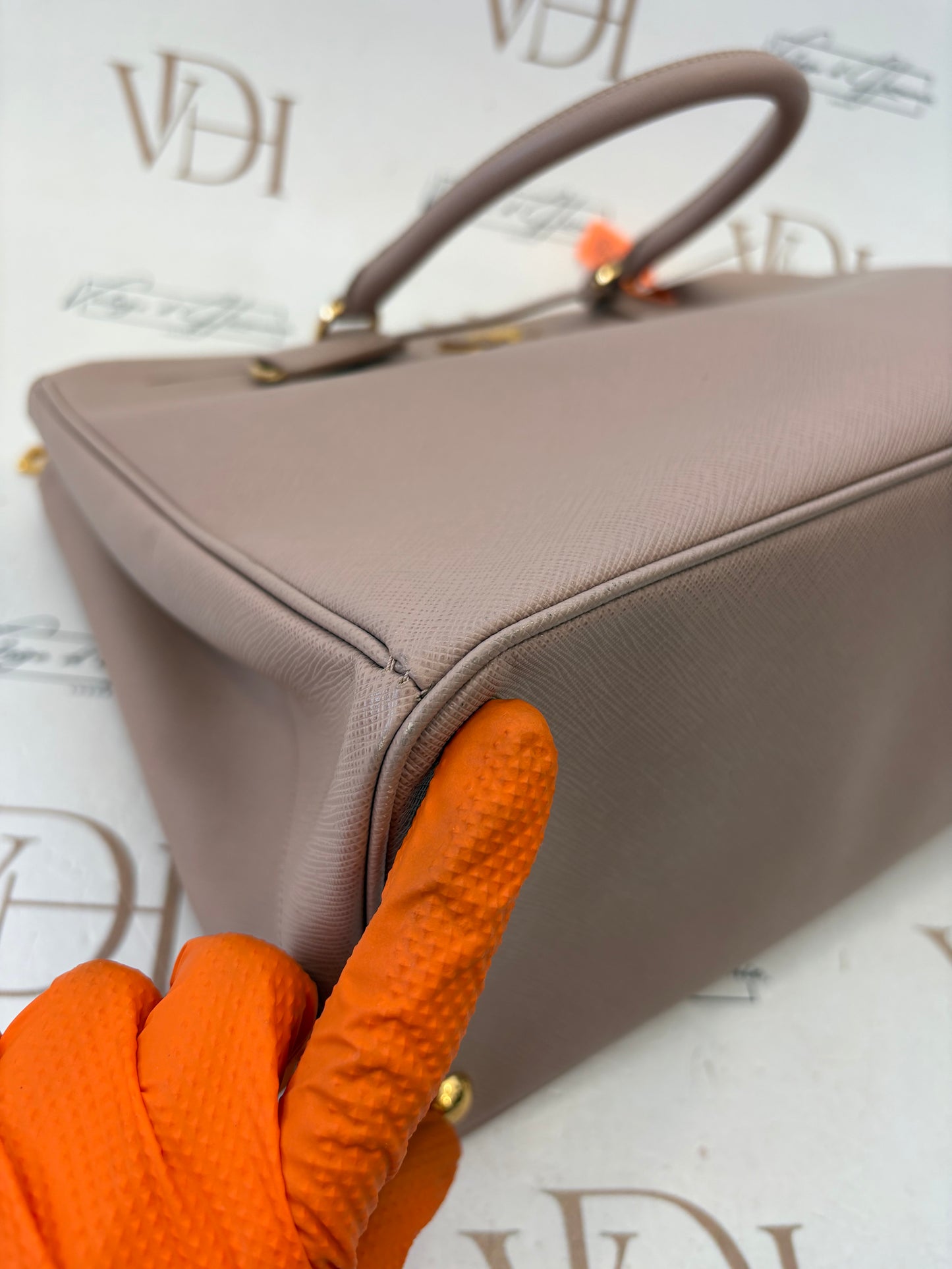 383694 - Prada Galleria