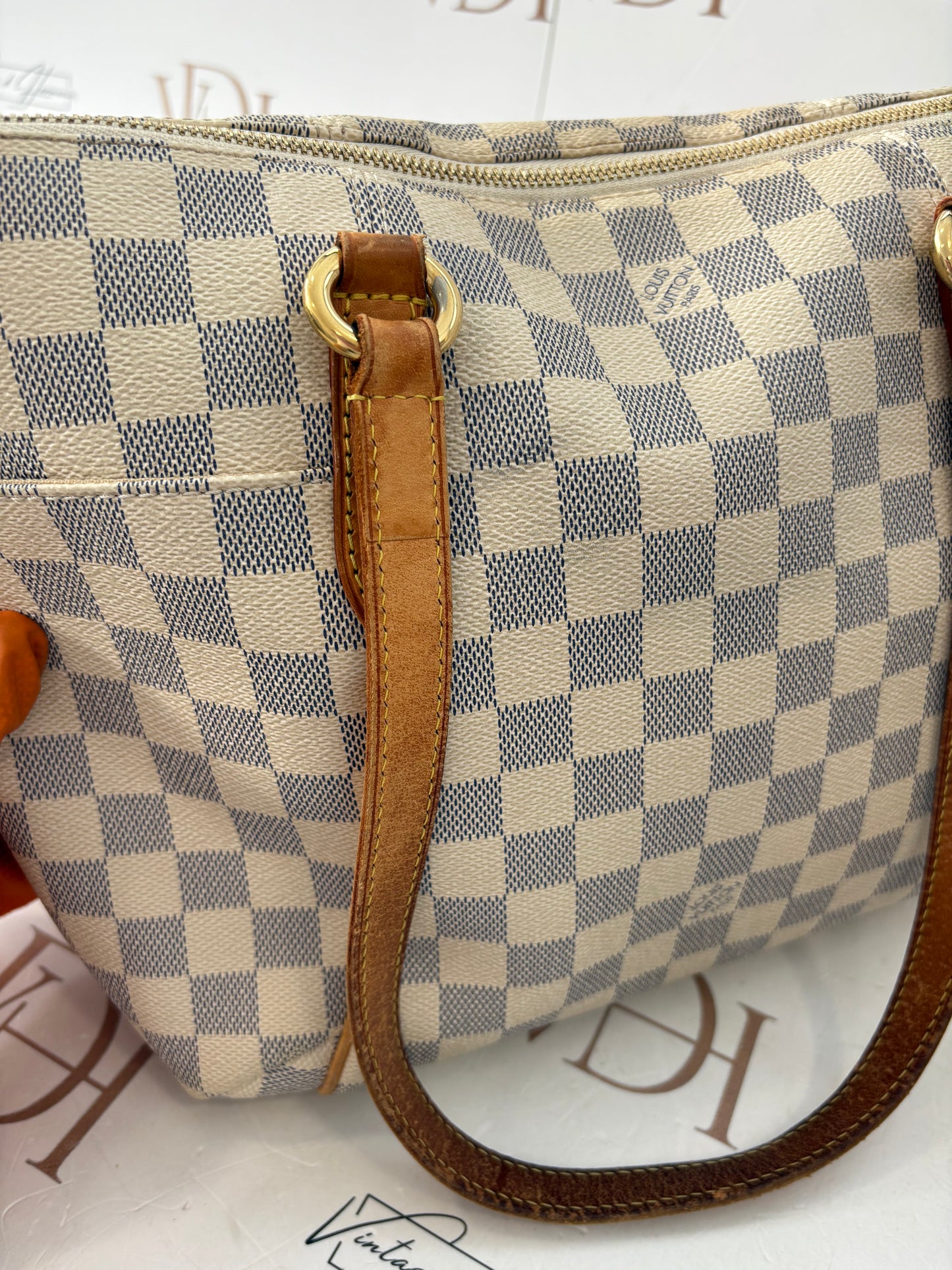 018213 - Louis Vuitton Azur Totally PM