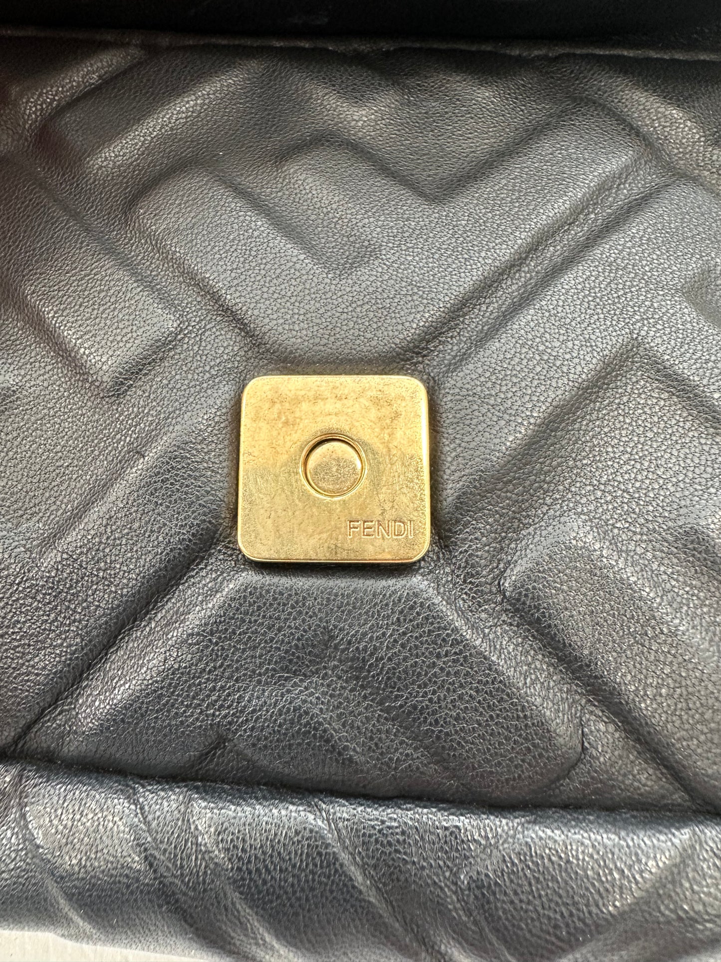 382666 - Fendi Baguette