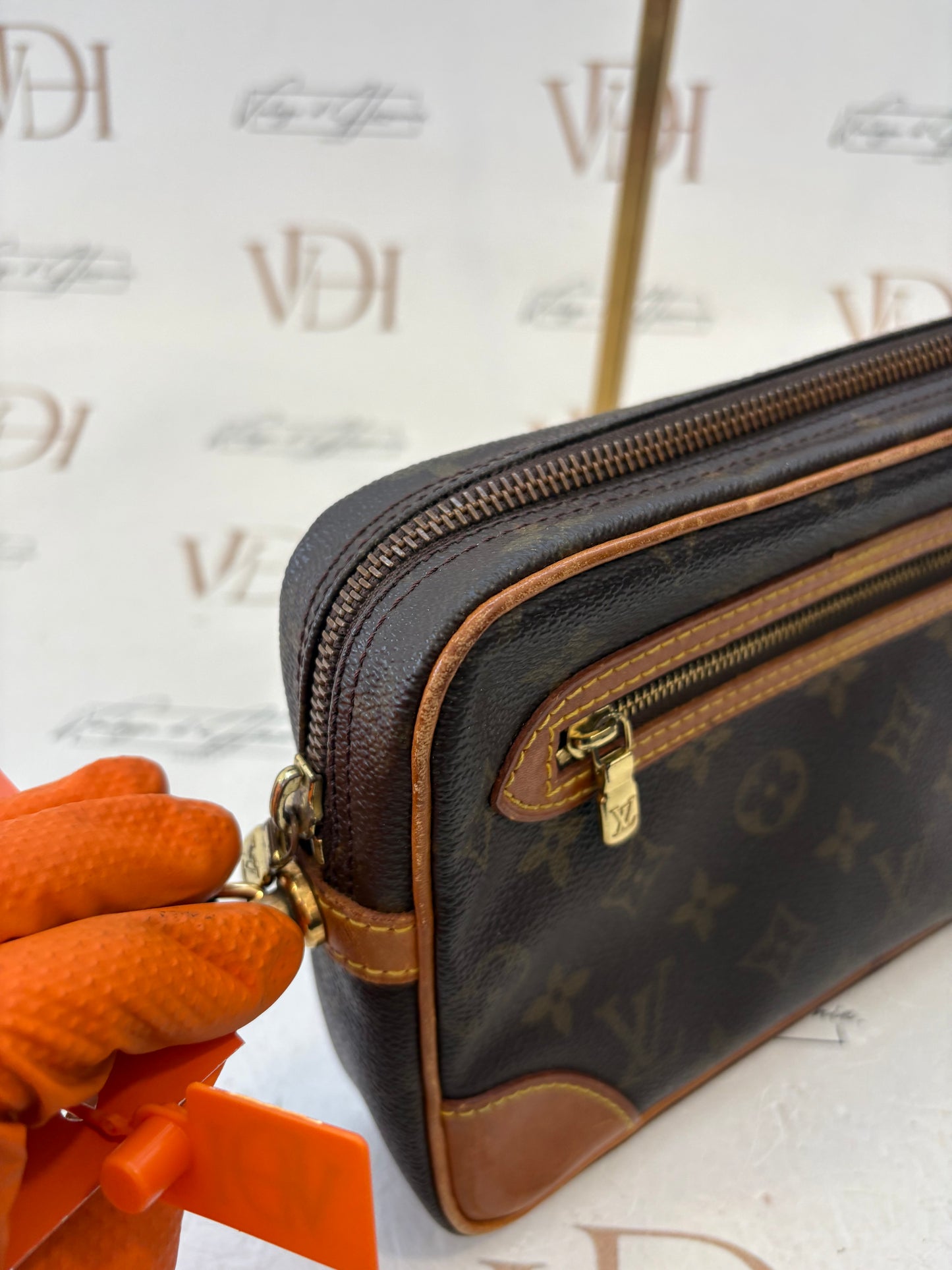 018116 - Louis Vuitton Dragonne GM