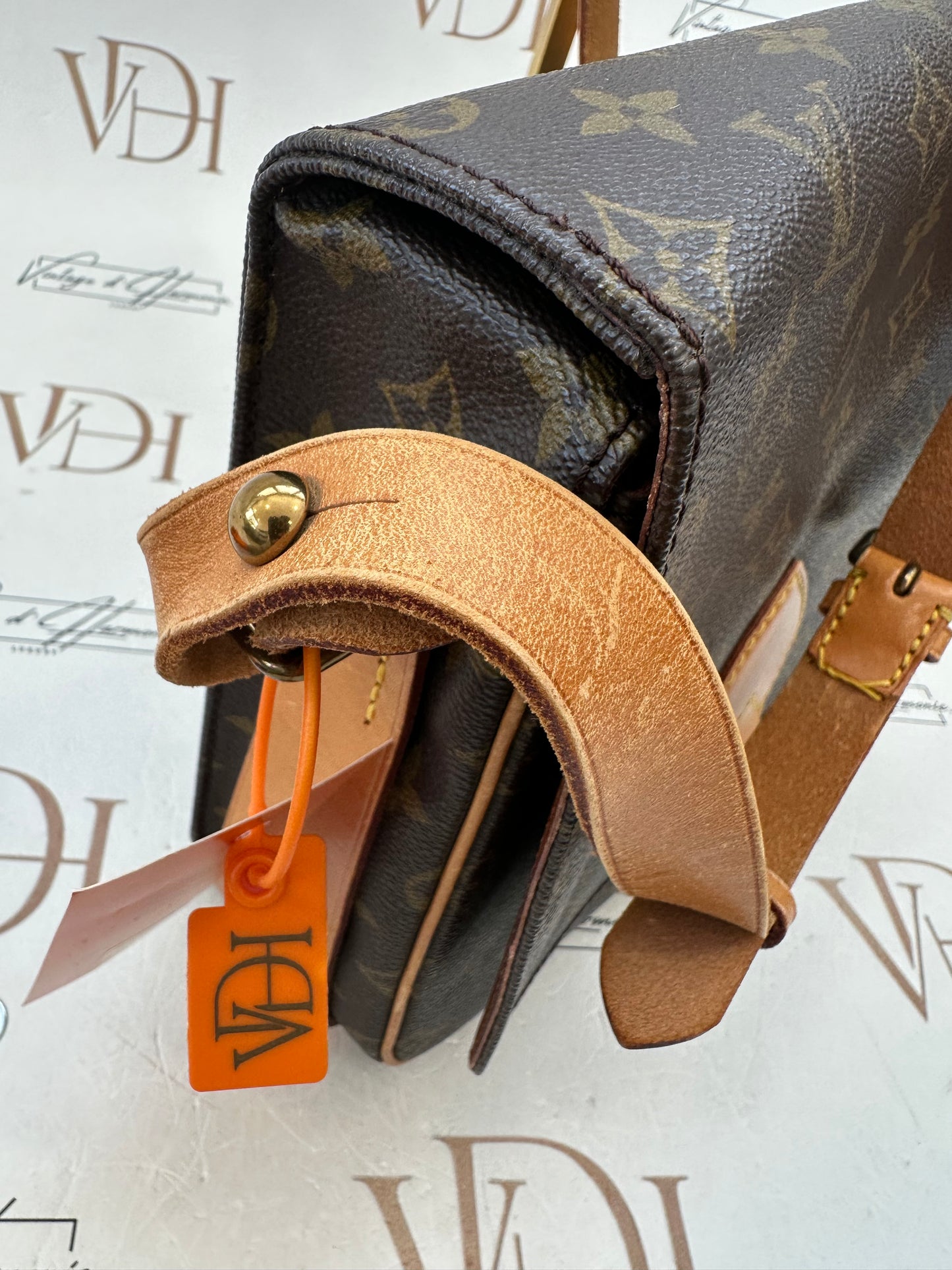 017925 - Louis Vuitton Cartouchiere