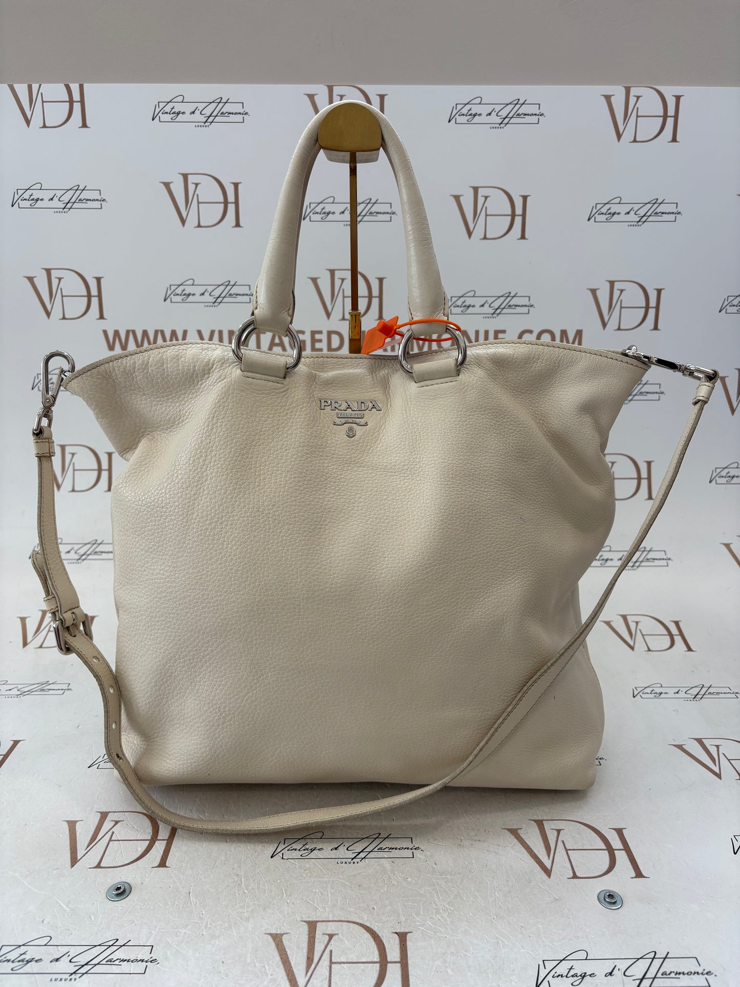 018352 - Prada Tote White