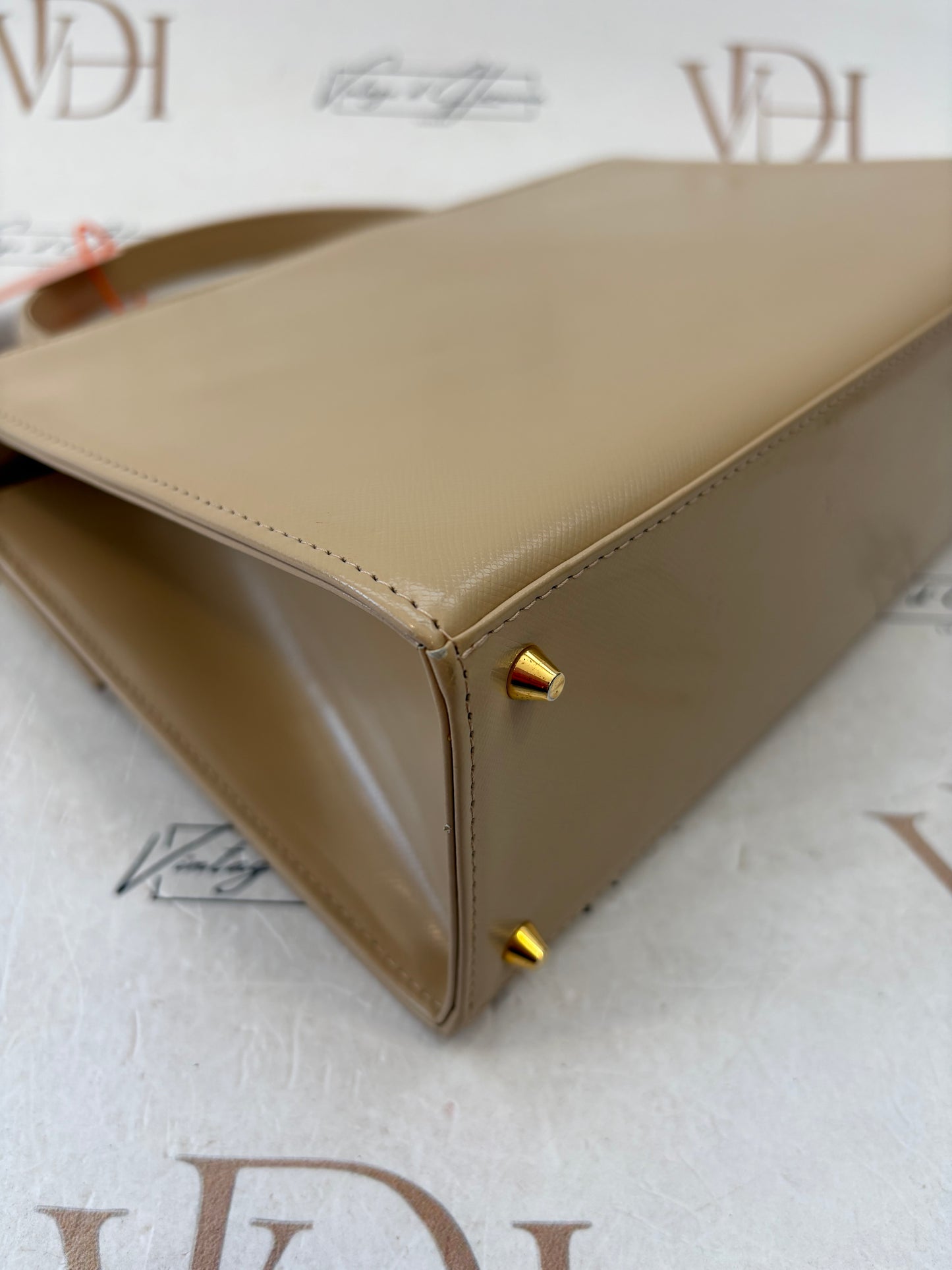 019005 - Saint Laurent Beige
