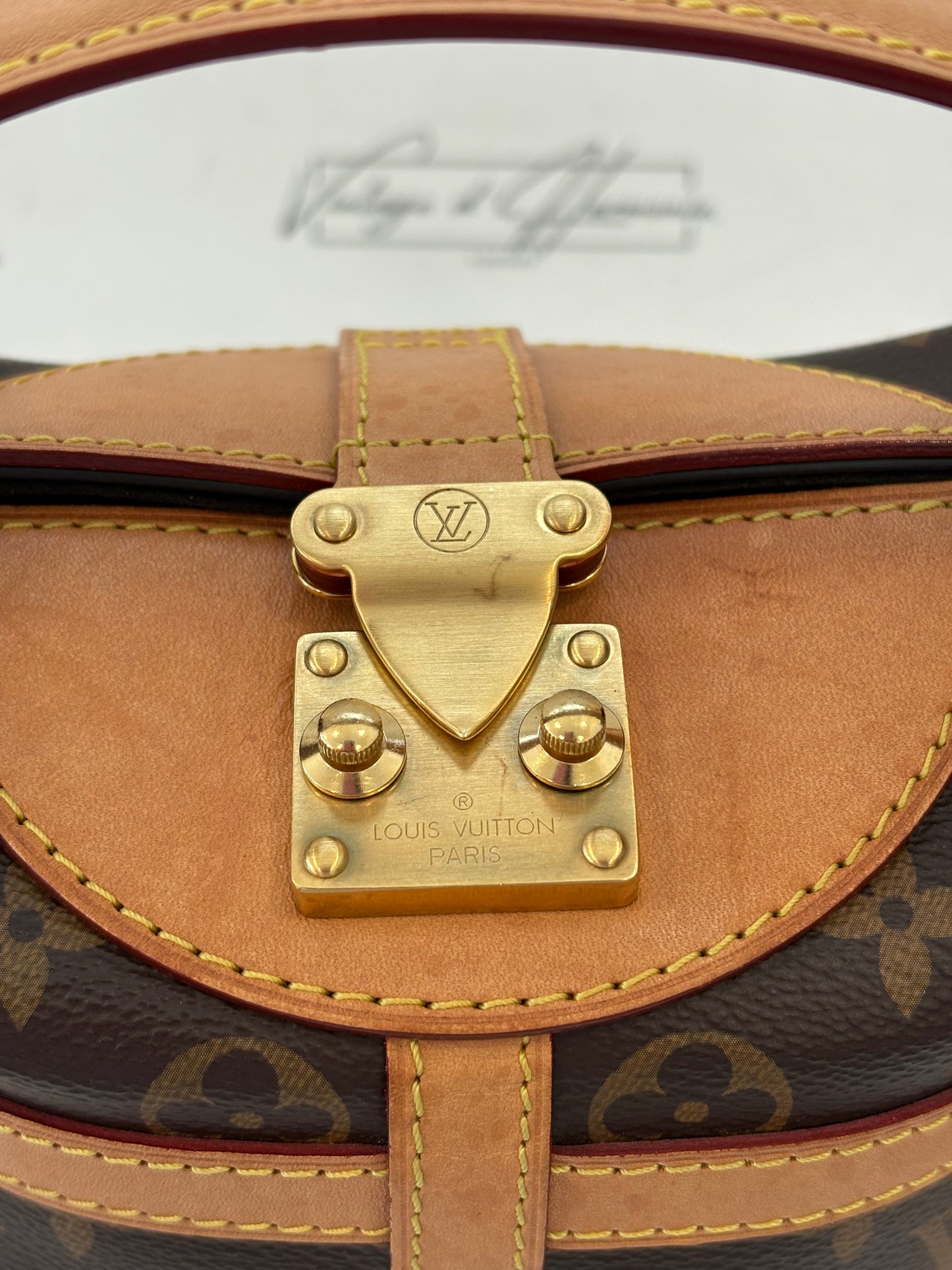 018547 - Louis Vuitton Duffle