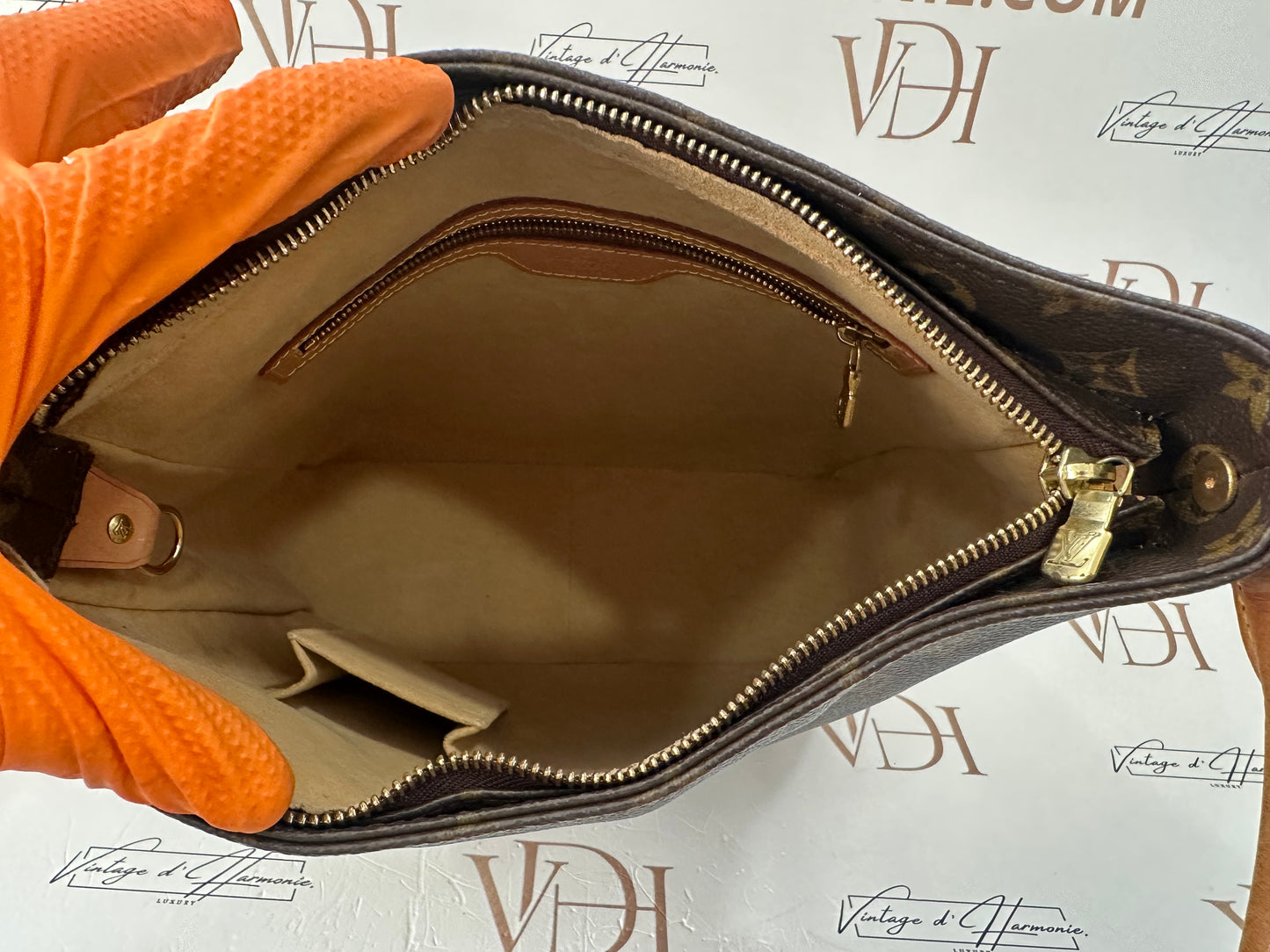 017798 - Louis Vuitton Looping GM
