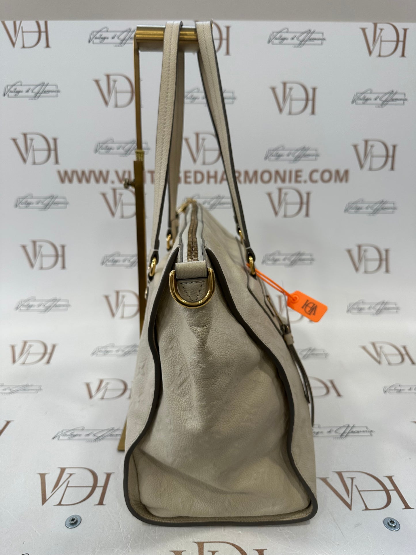 382893 - Louis Vuitton Lumineuse