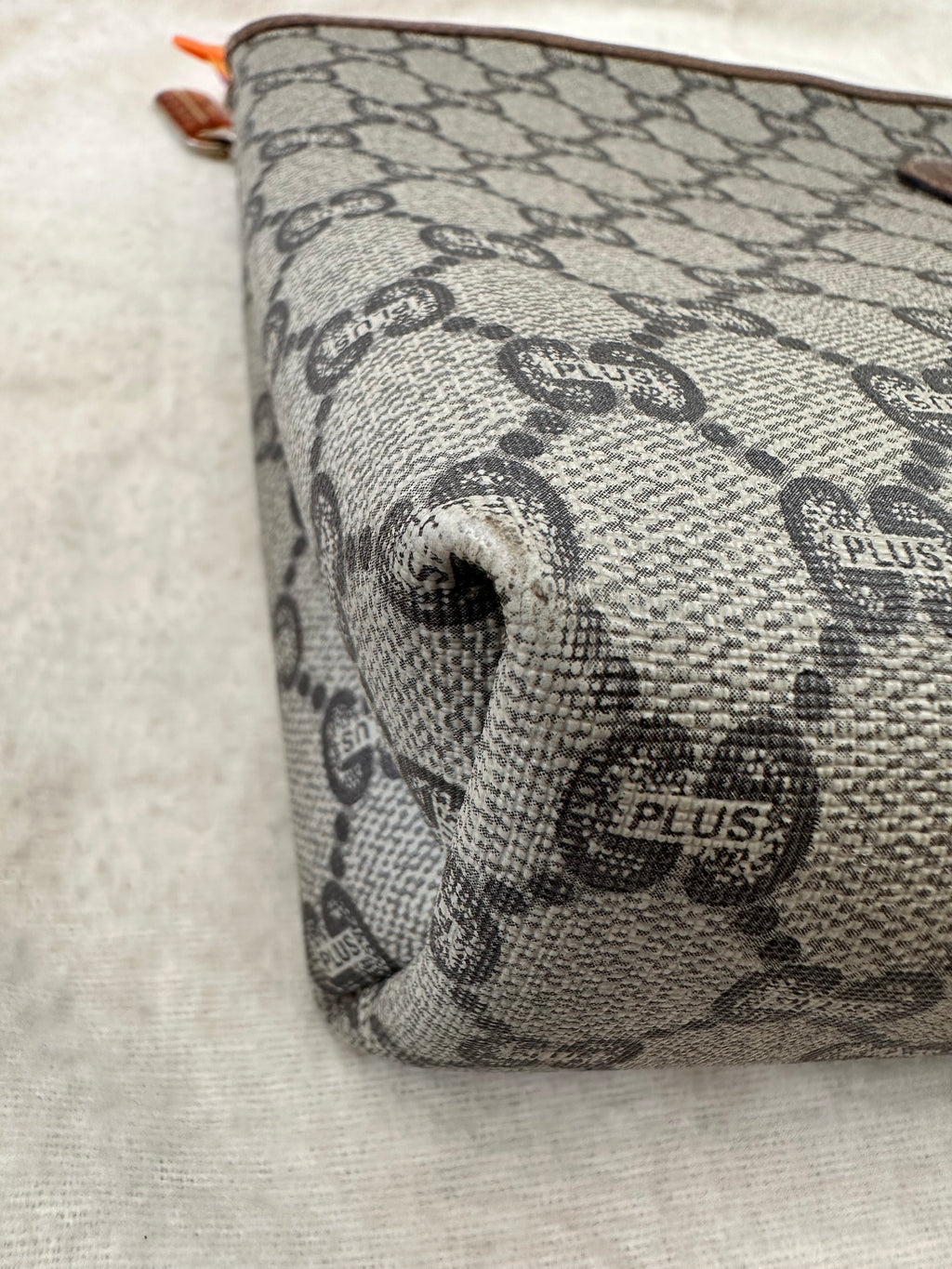 Gucci Pochette Supreme