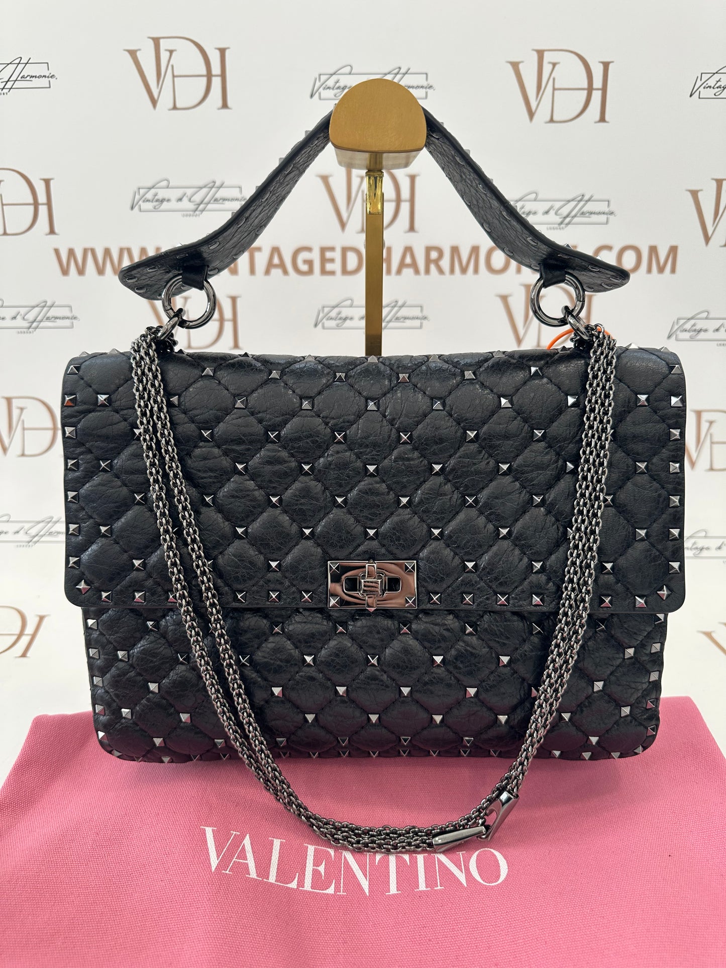 382938 - Valentino Spike