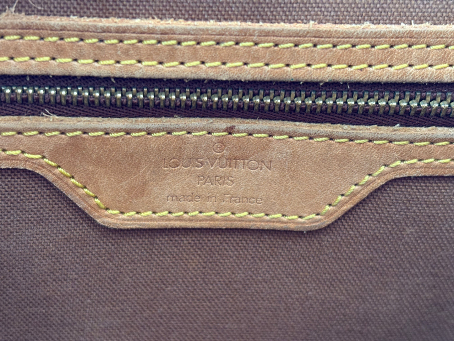 018262 - Louis Vuitton Gibeciere MM