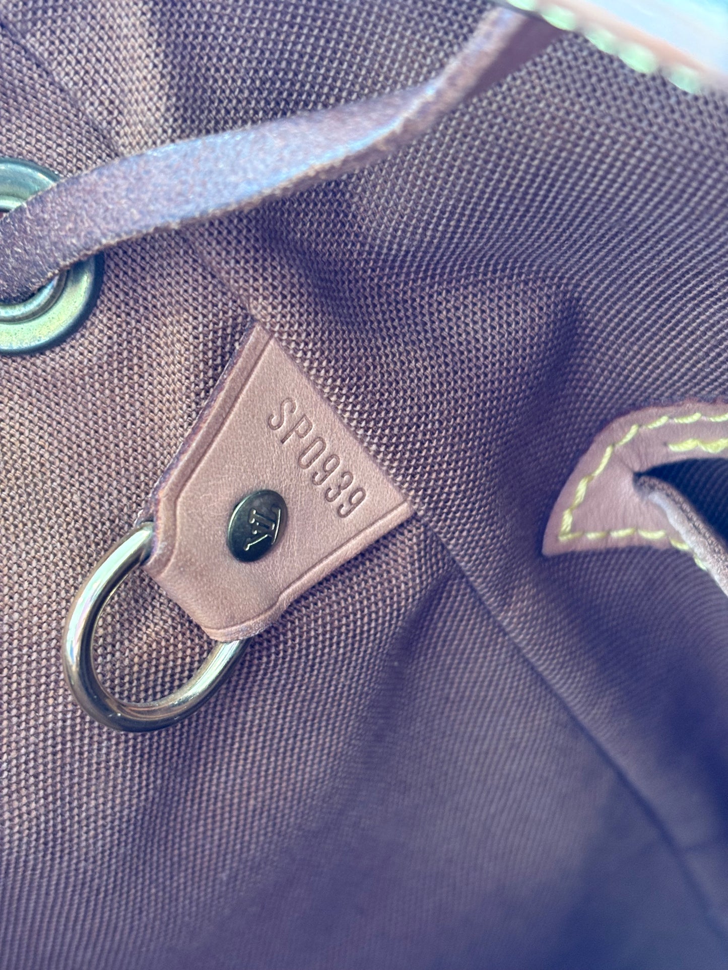 018728 - Louis Vuitton Montsouris MM