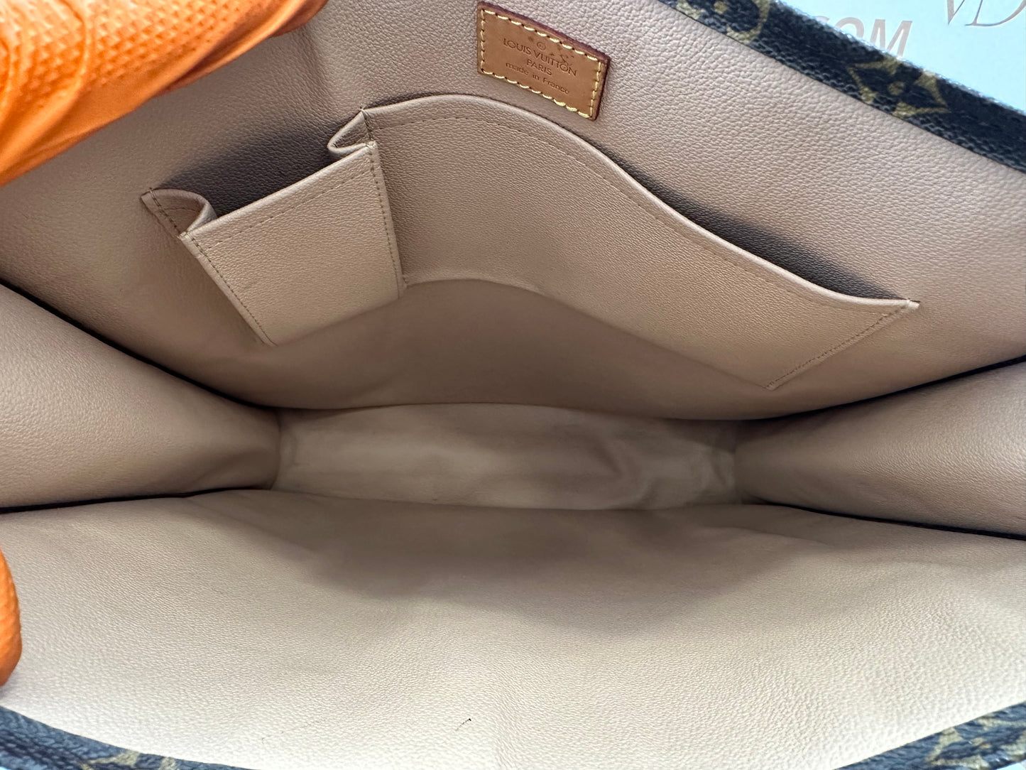 017905 - Louis Vuitton Sac Plat
