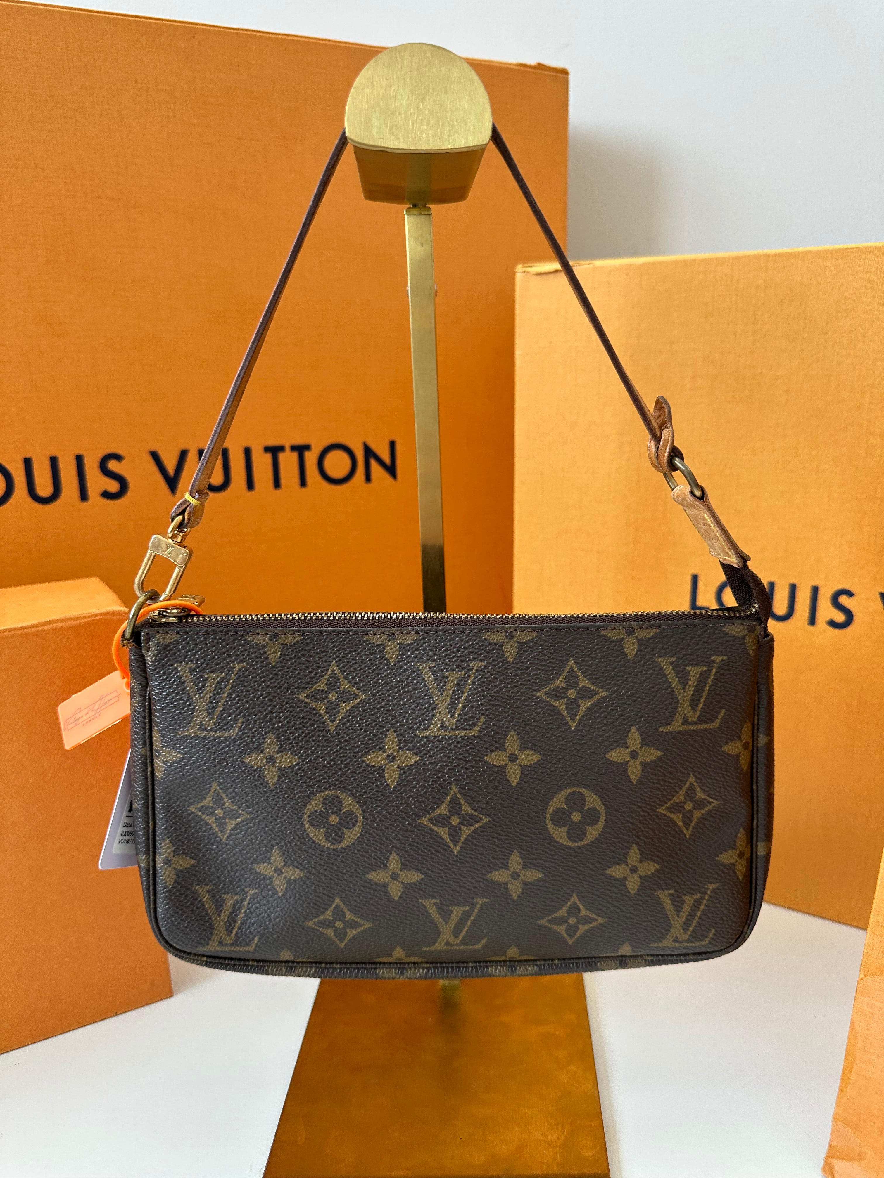 Louis Vuitton Pochette
