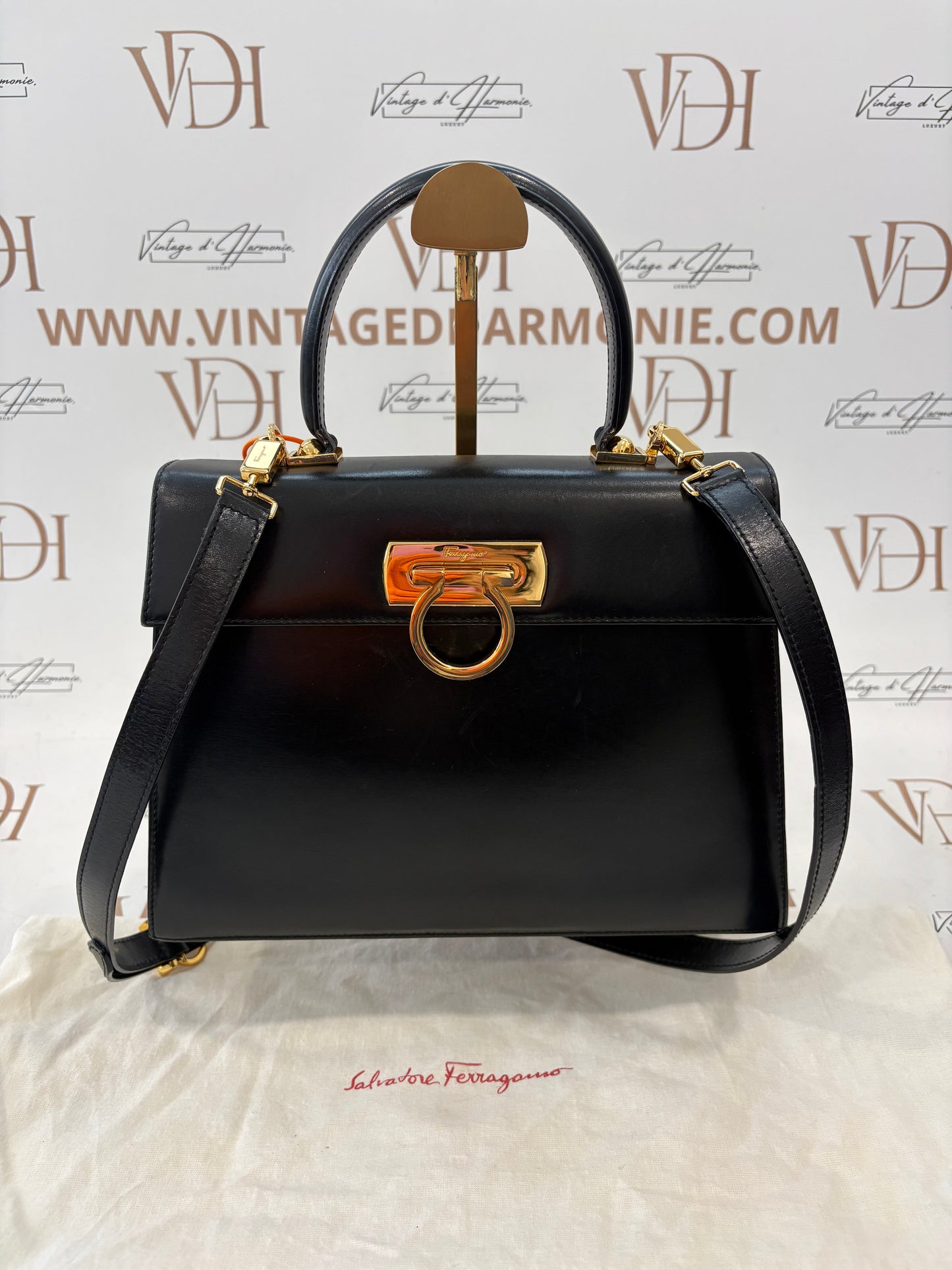 018195 - Salvatore Ferragamo Black Gancini