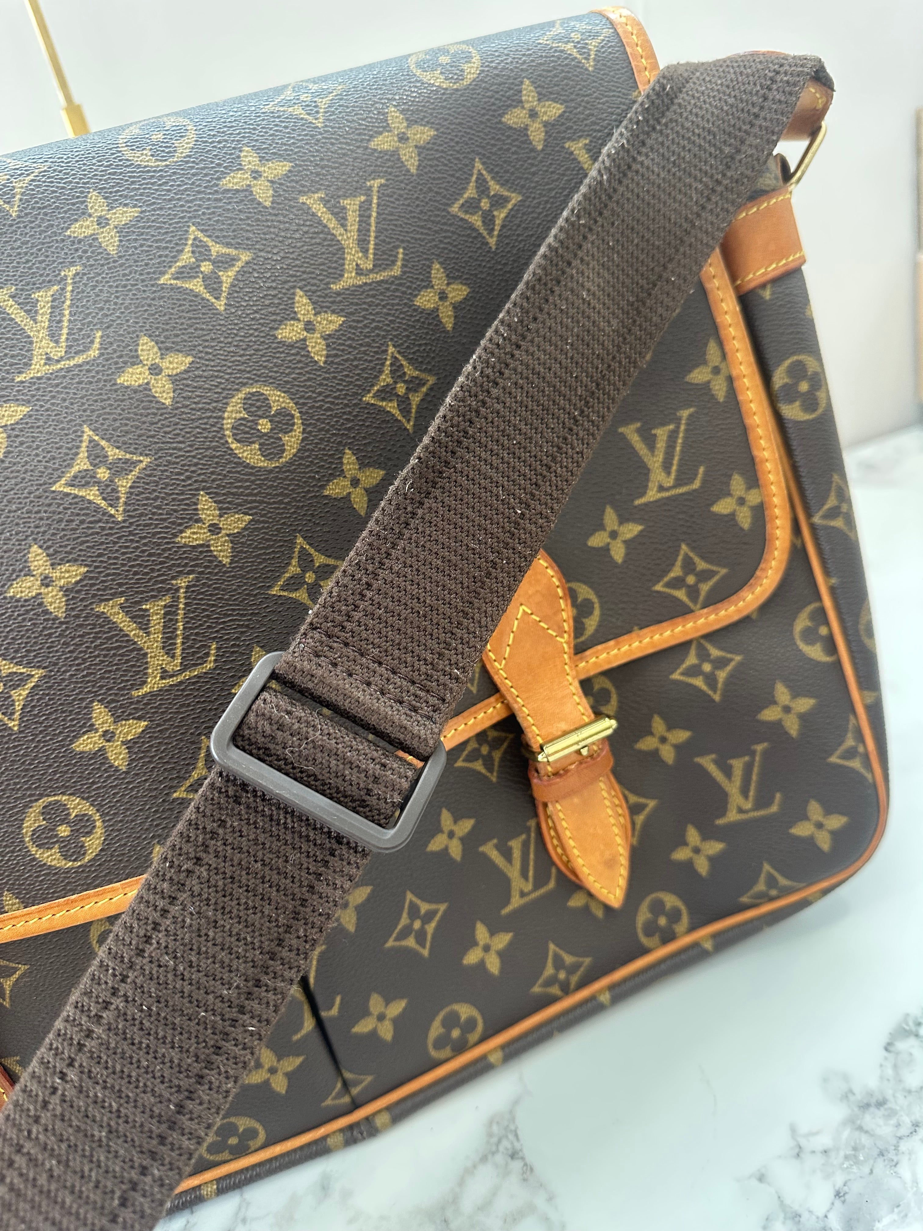 Louis Vuitton Giberciere Gm