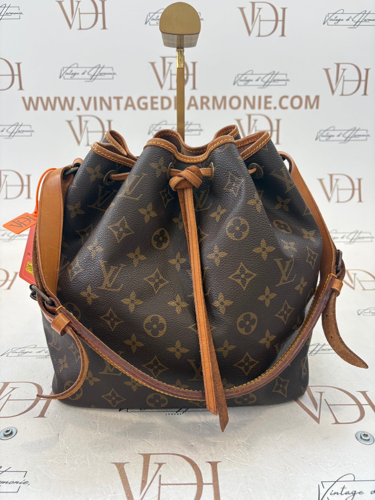 018524 - Louis Vuitton Petite Noé