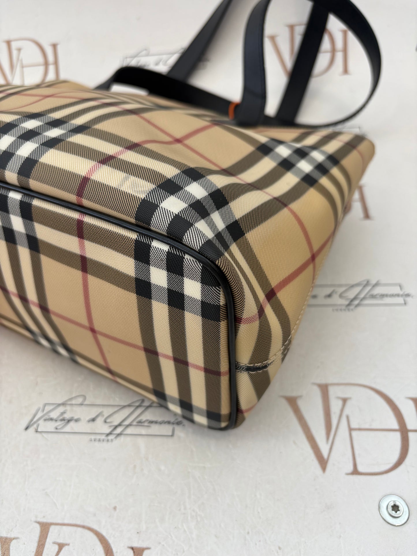 018079 - Burberry Beige