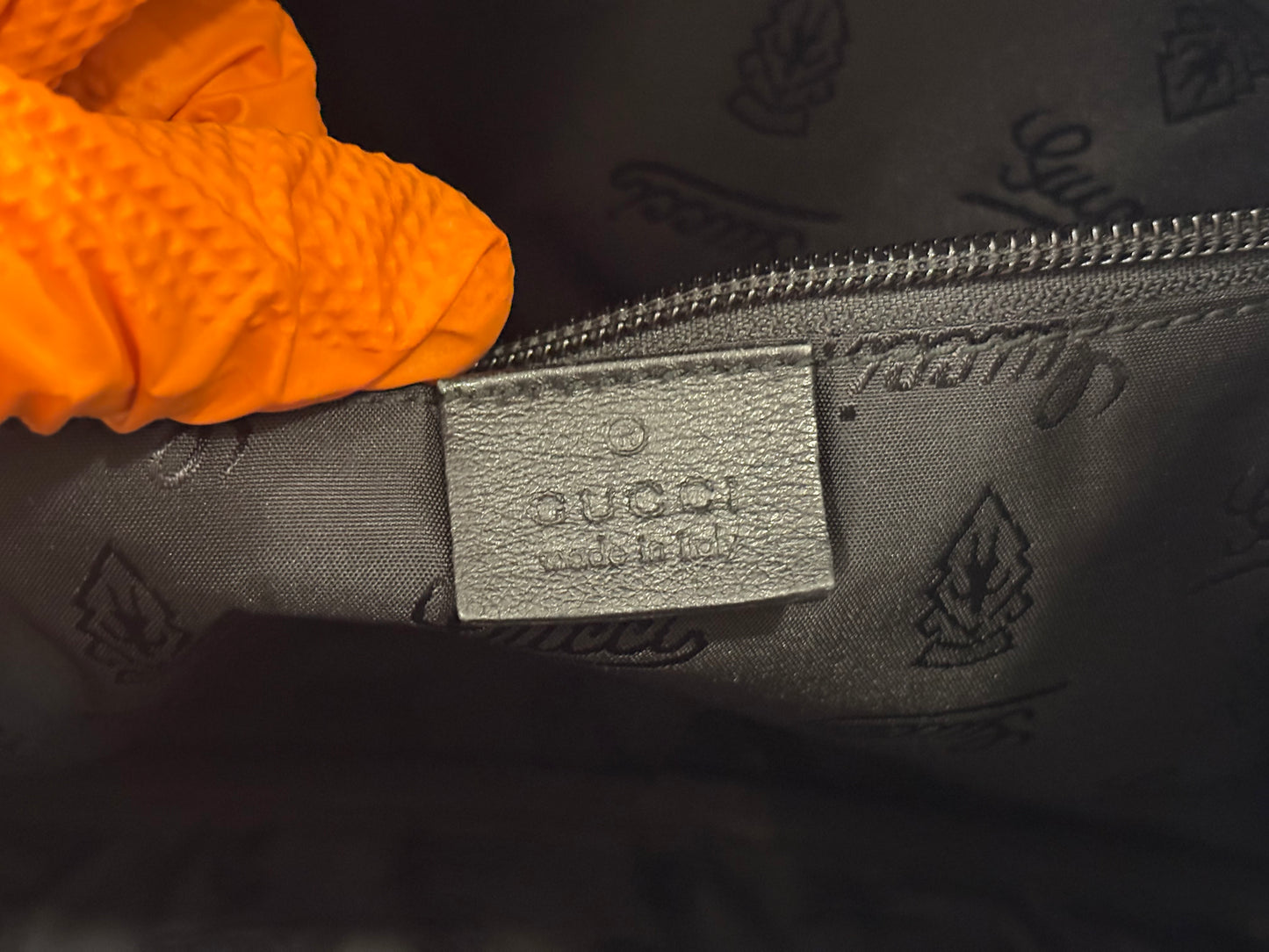 383284 - Gucci Messenger