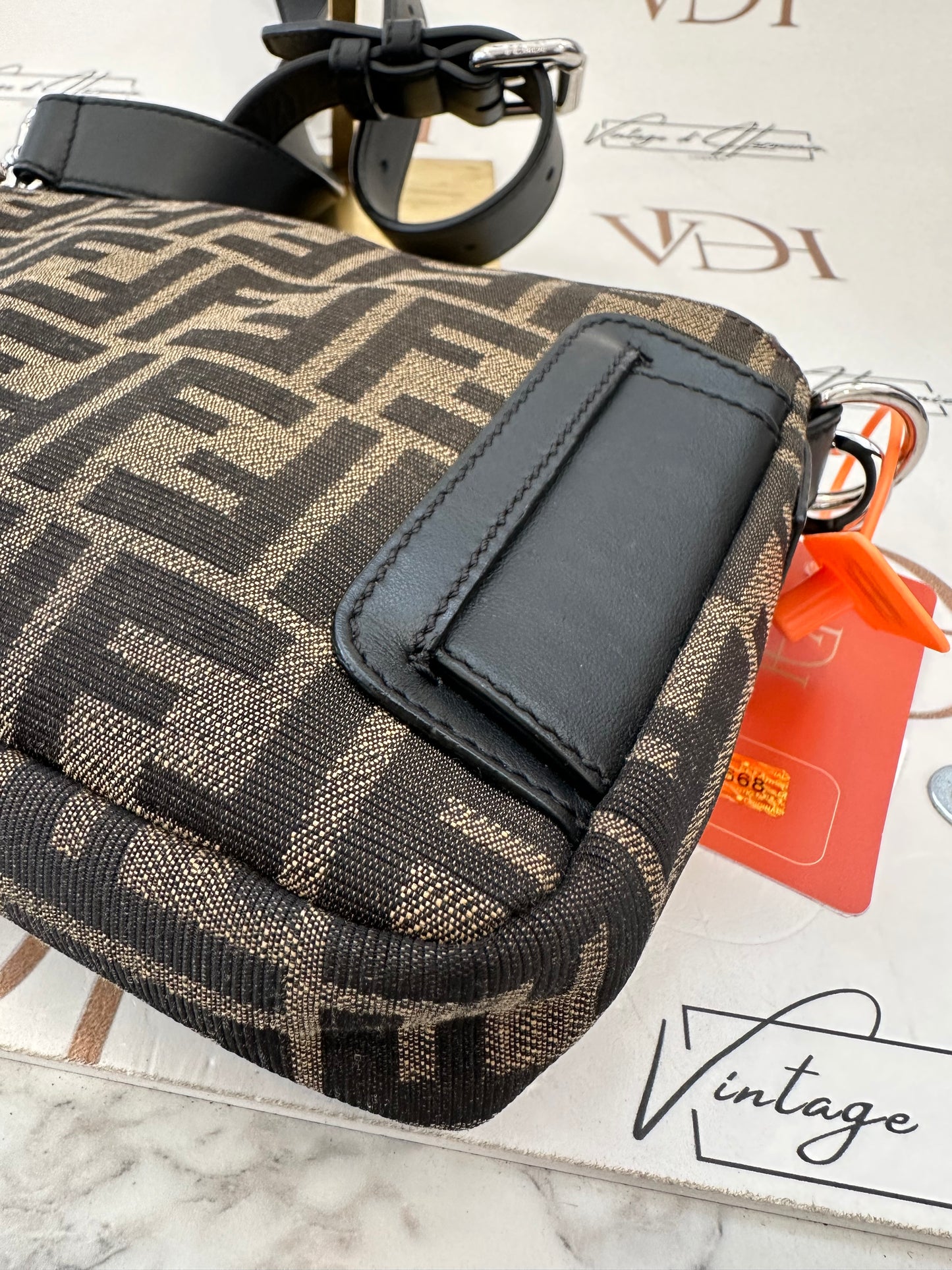382668 - Fendi Baguette