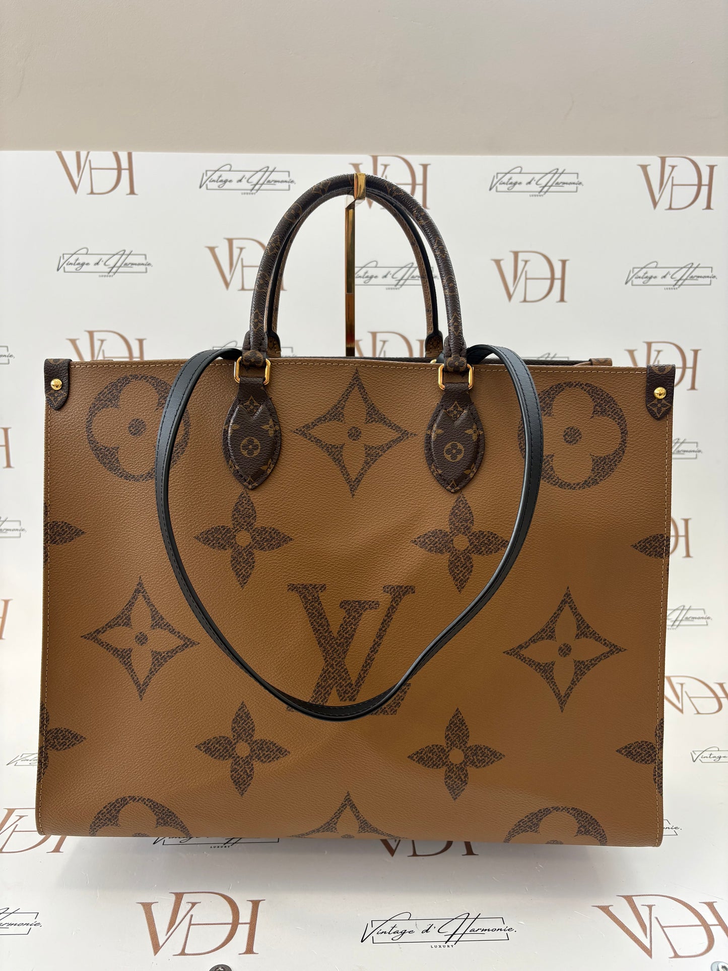 384067 - LV Onthego