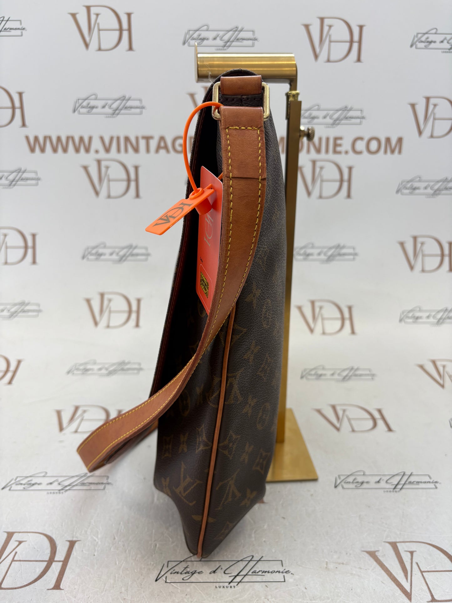 018327 - Louis Vuitton Musette