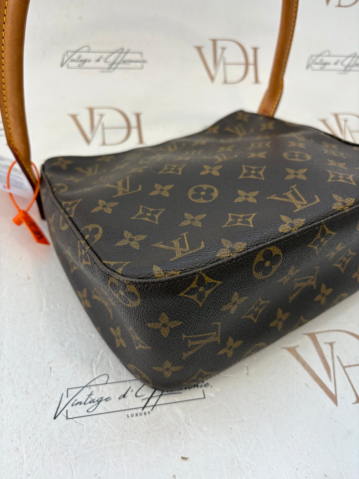 018320 - Louis Vuitton Looping MM