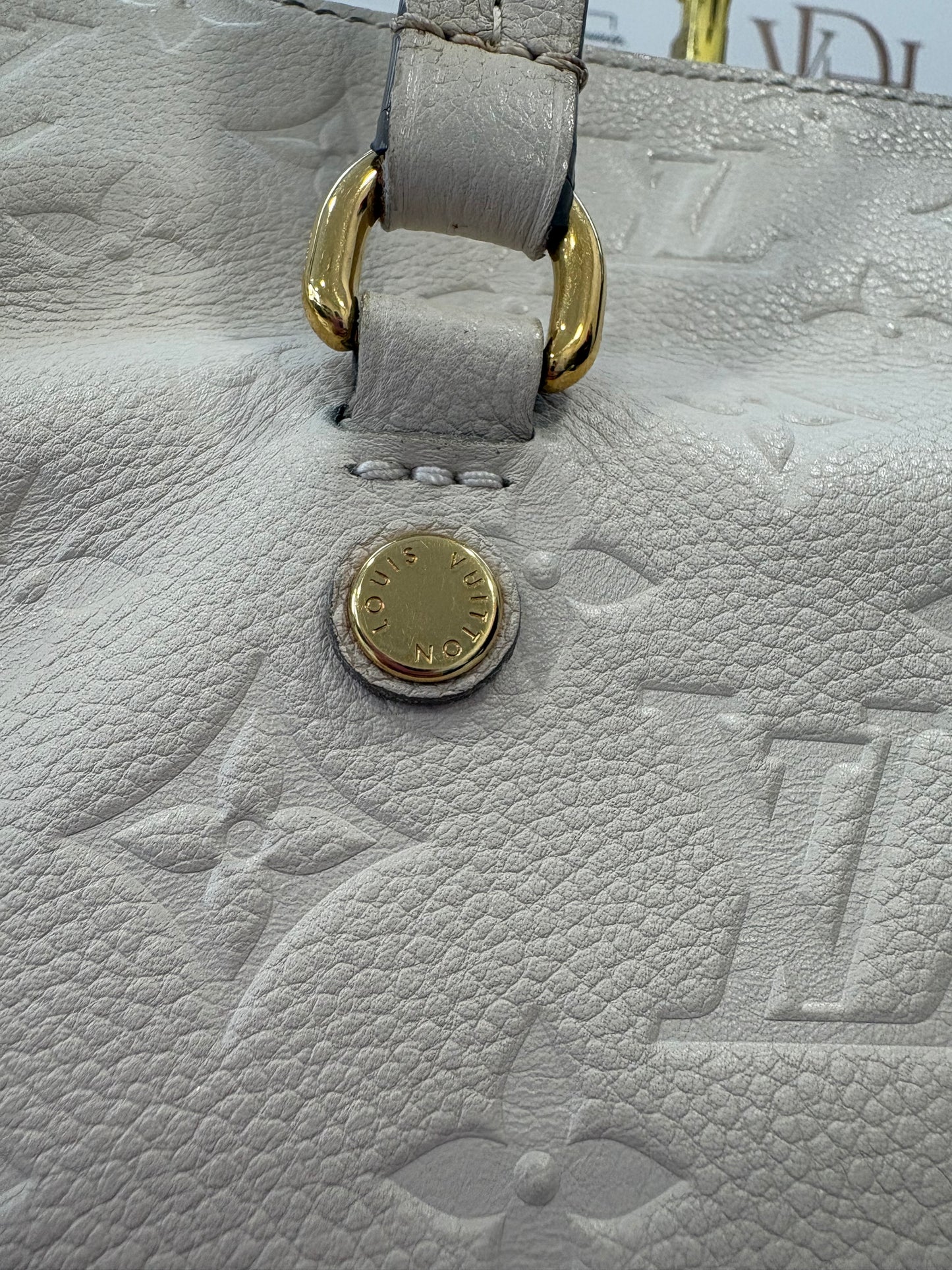 382958 - Louis Vuitton Lumineuse White