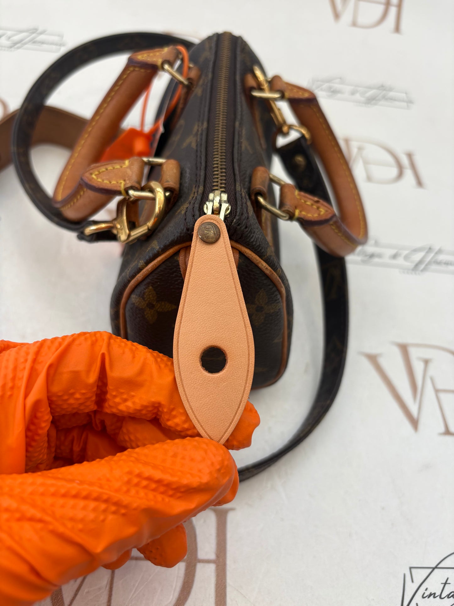 018827 - Louis Vuitton Mini Speedy