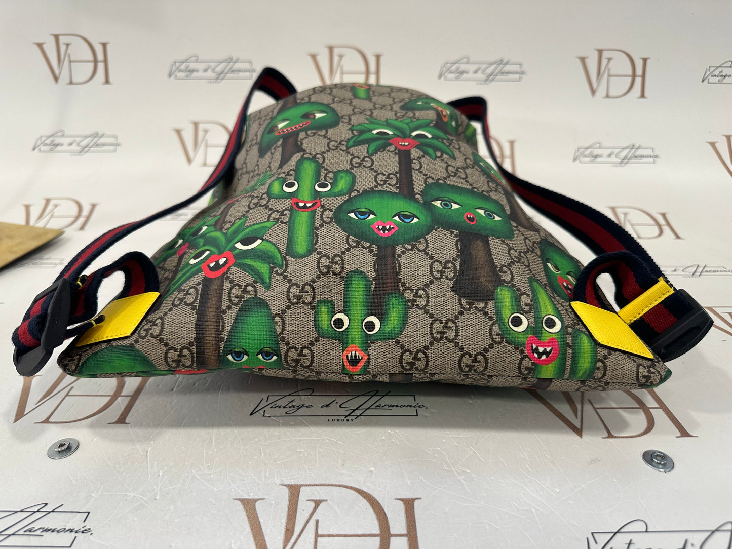 102377 - Gucci Pouch