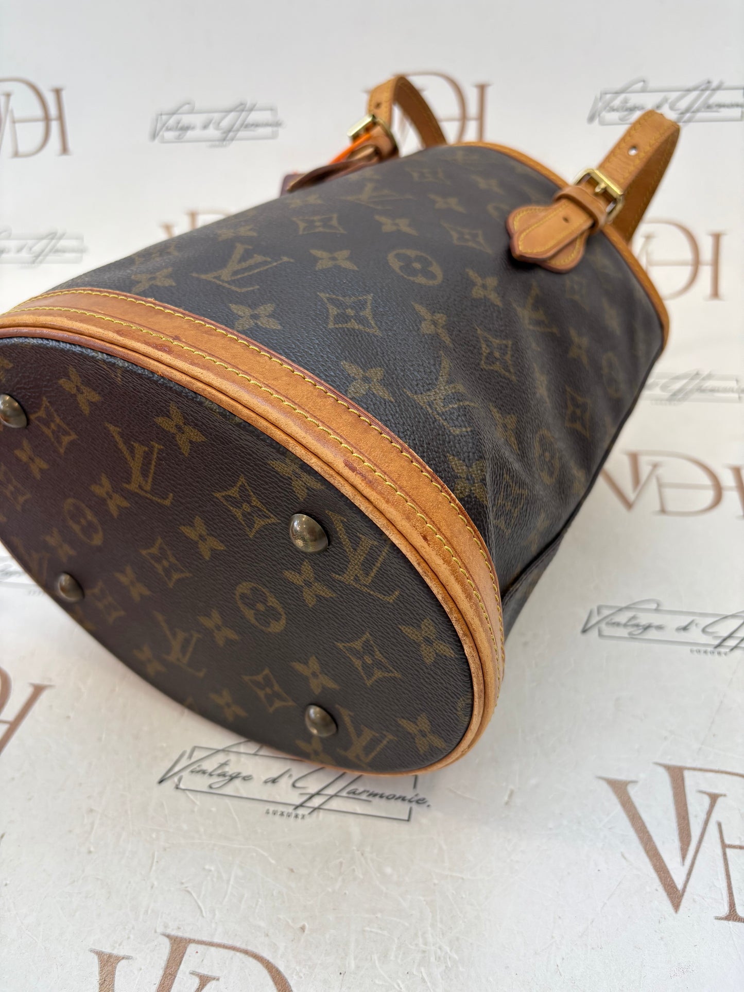 018189 - Louis Vuitton Bucket PM