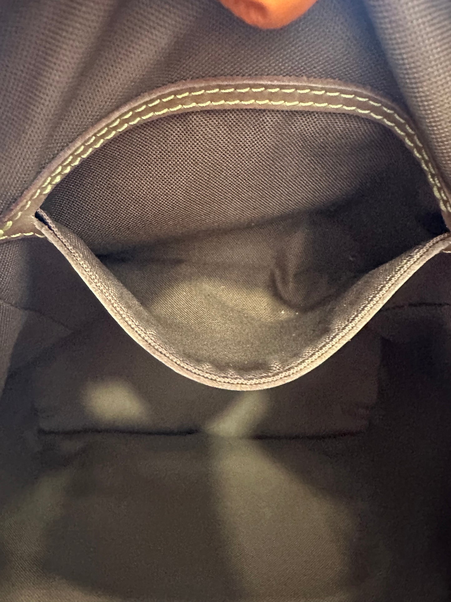 017910 - Louis Vuitton Montsouris MM