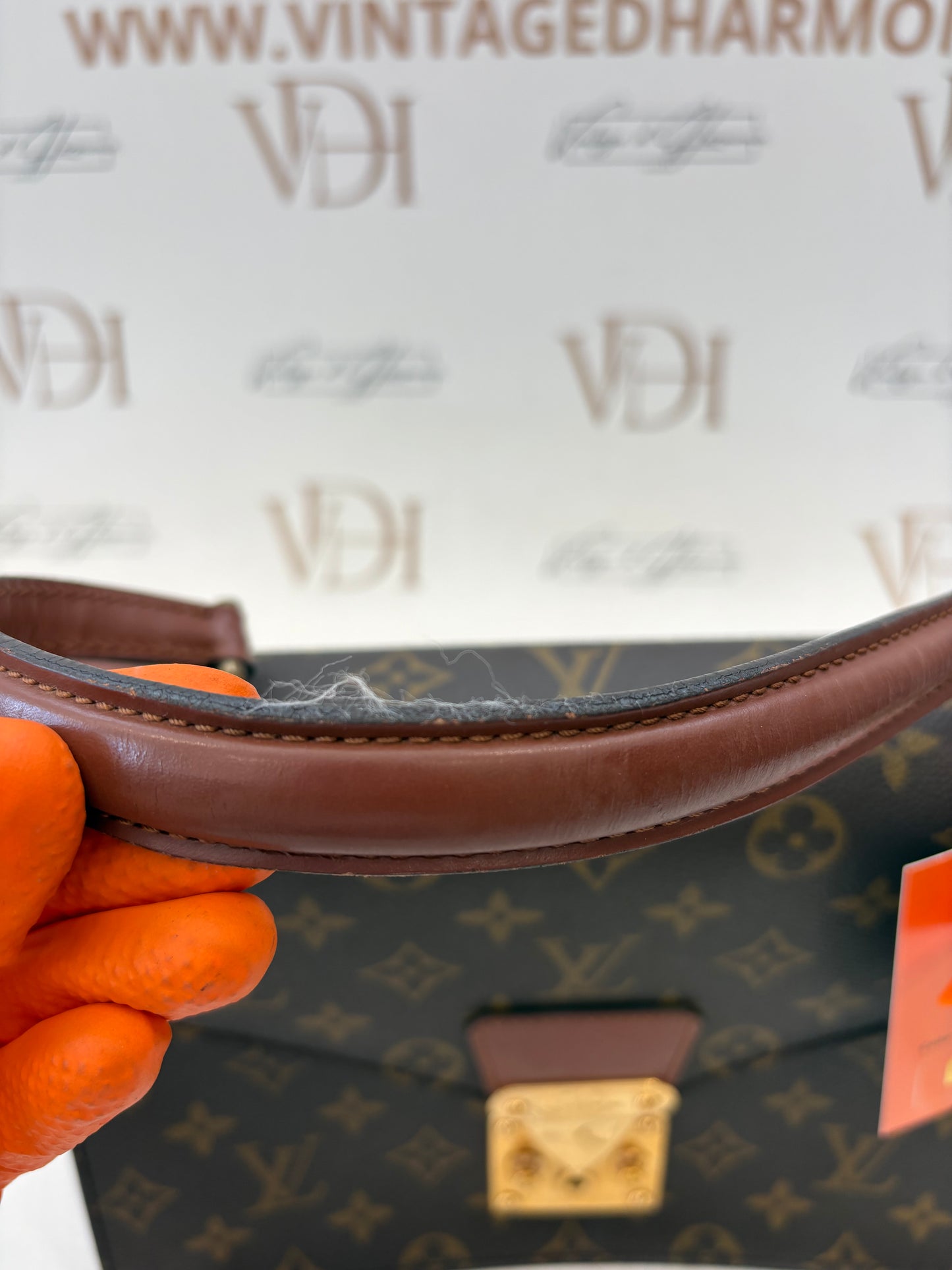 018099 - Louis Vuitton Concorde