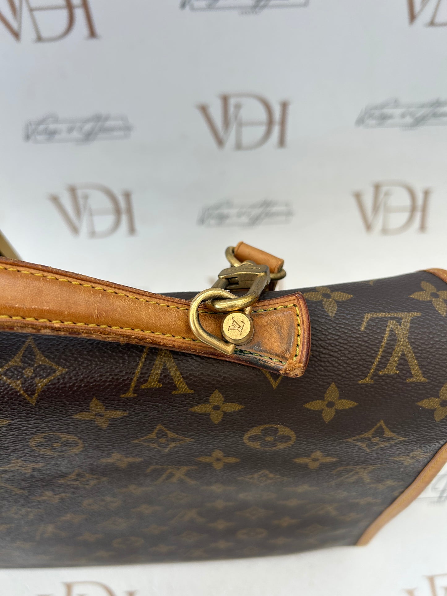 018325 - Louis Vuitton Beverly