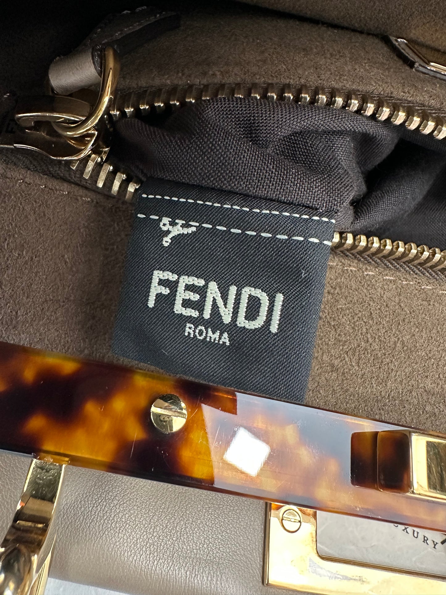 383074 - Fendi Peekaboo