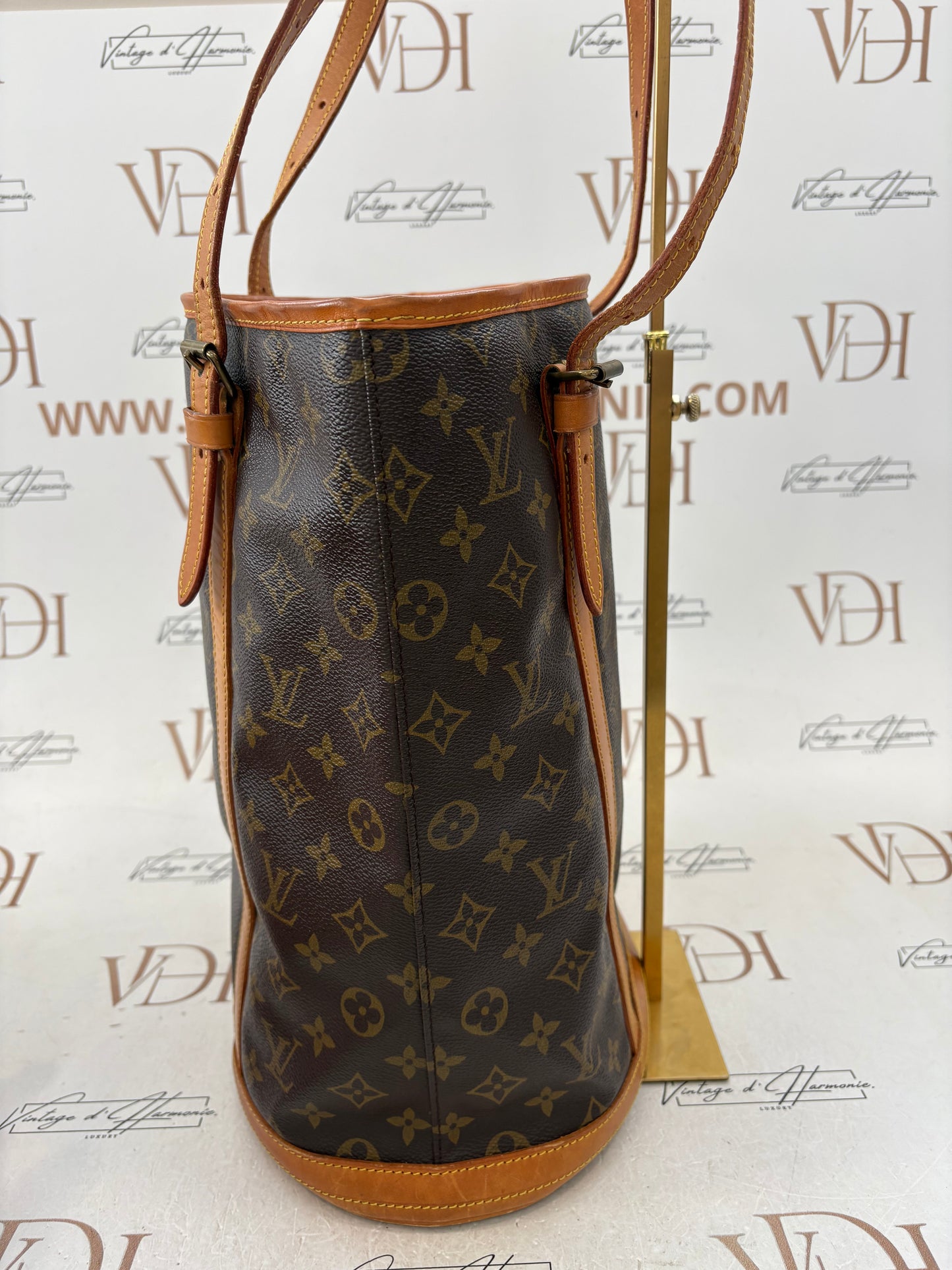 018282 - Louis Vuitton Bucket GM