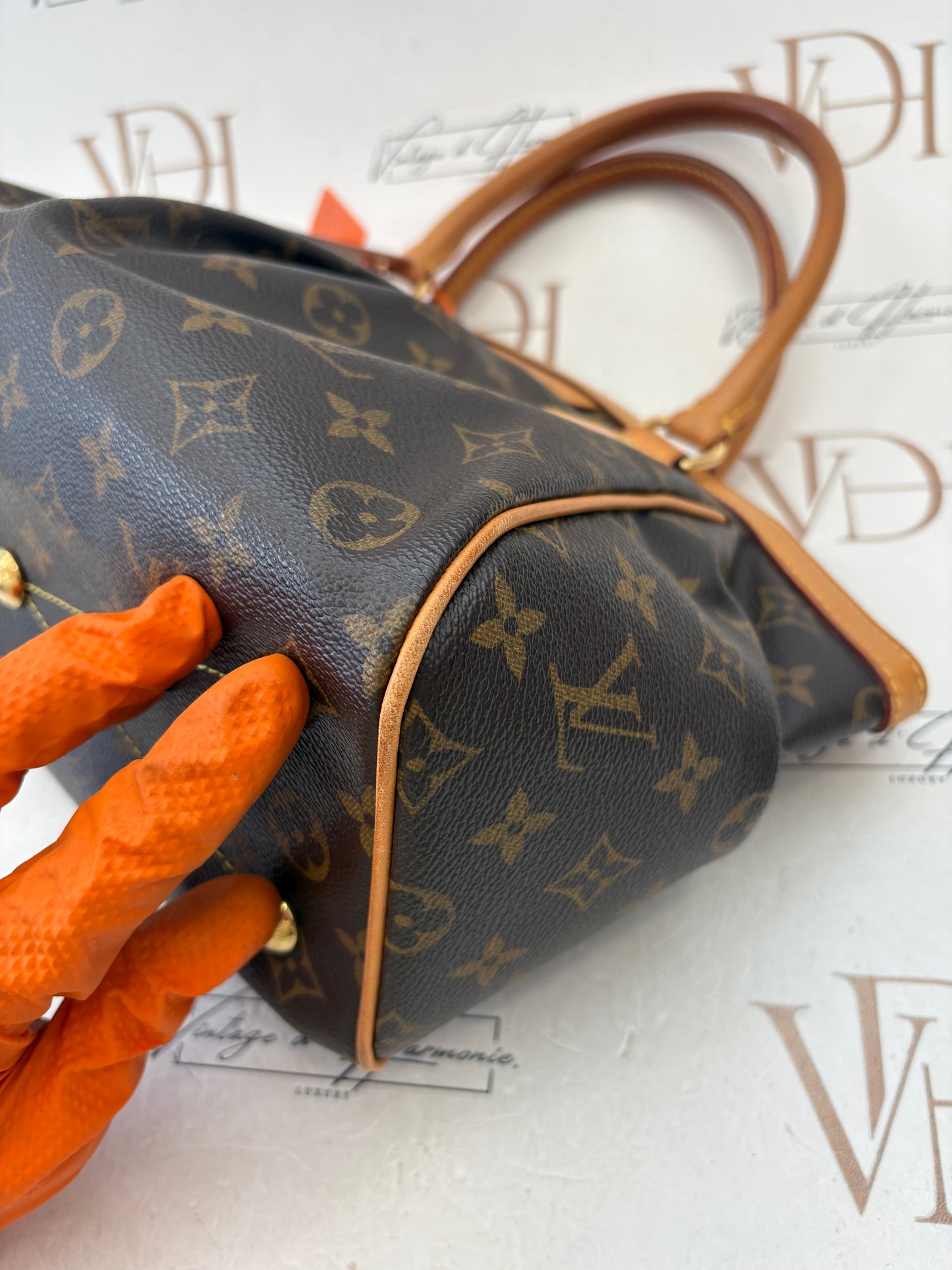 018592 - Louis Vuitton Tivoli PM