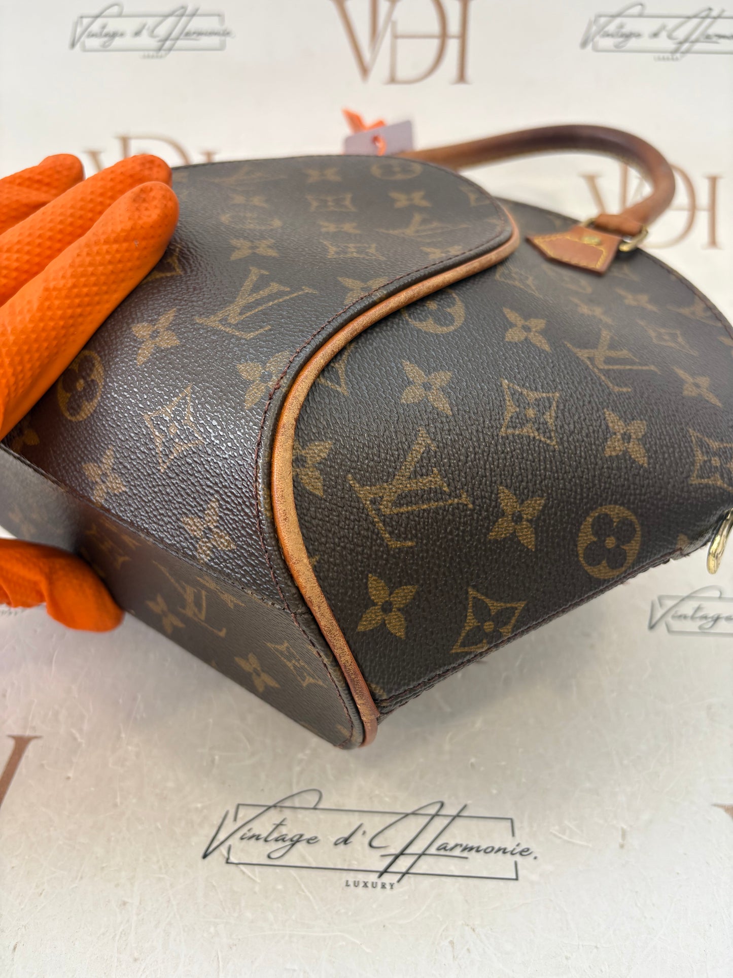 018610 - Louis Vuitton Ellipse PM