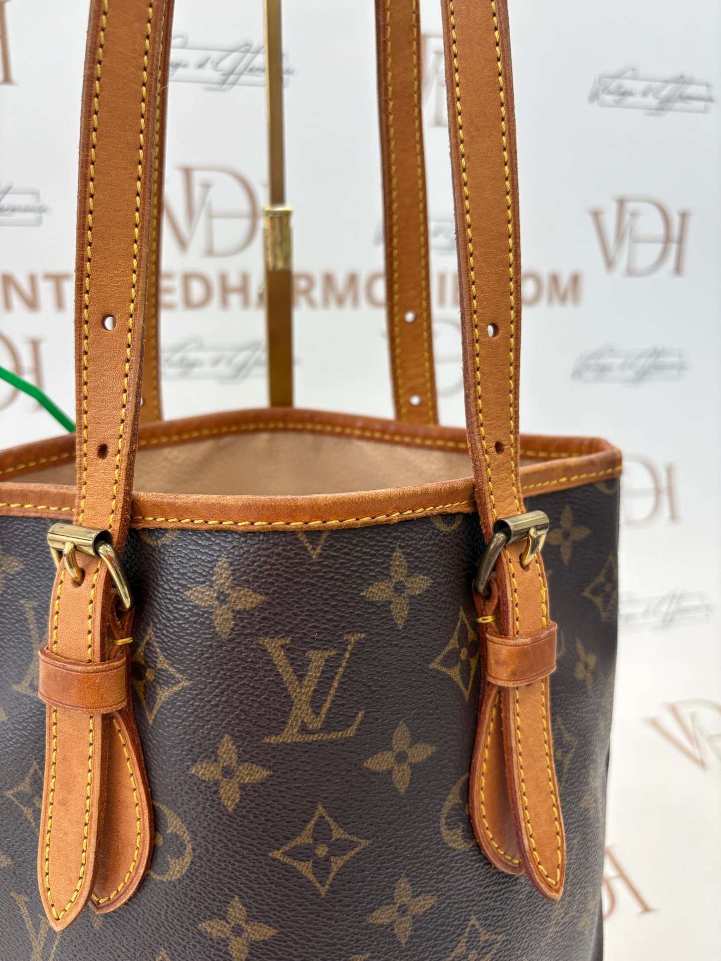 017094 - Louis Vuitton Bucket PM