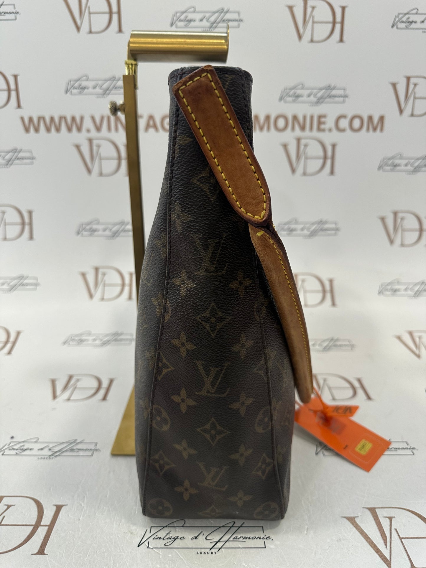 016911 - Louis Vuitton Looping GM