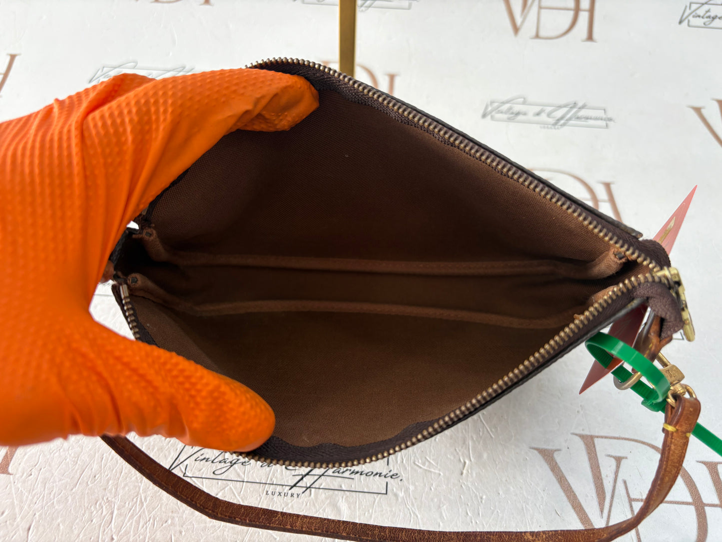 017193 - Louis Vuitton Pochette Accessoires