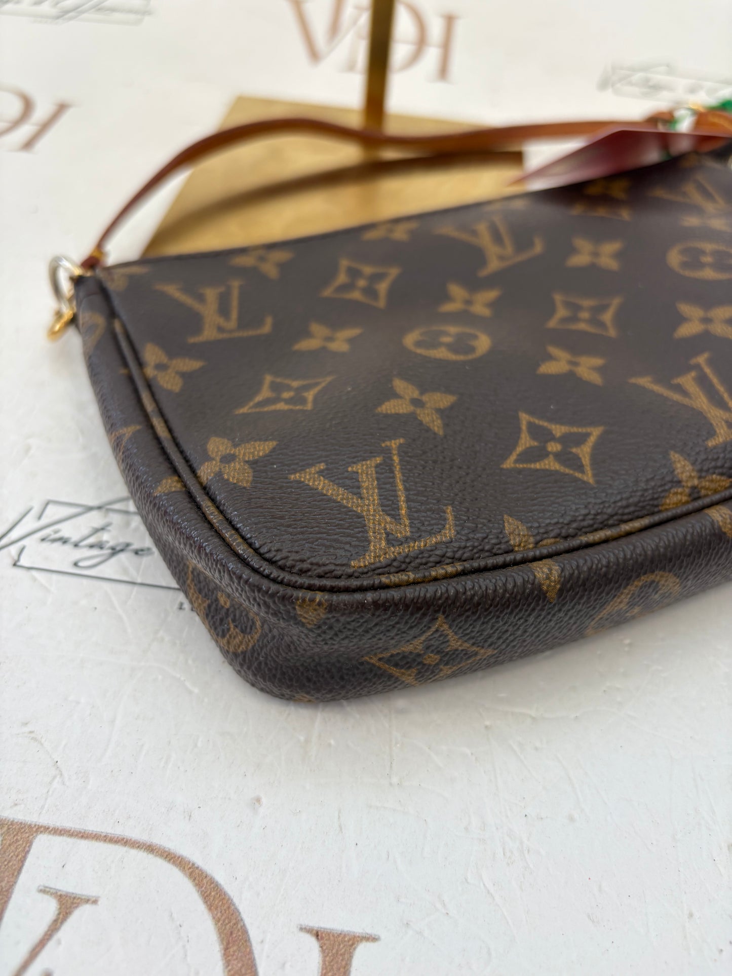 017194 - Louis Vuitton Pochette Accessoires