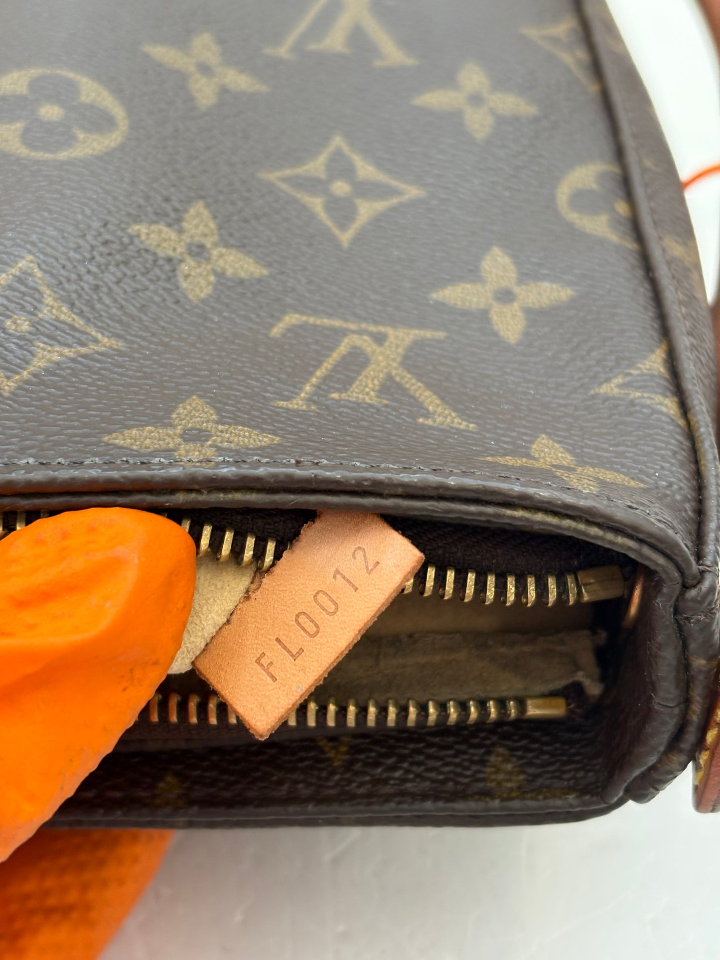 018130 - Louis Vuitton Looping MM