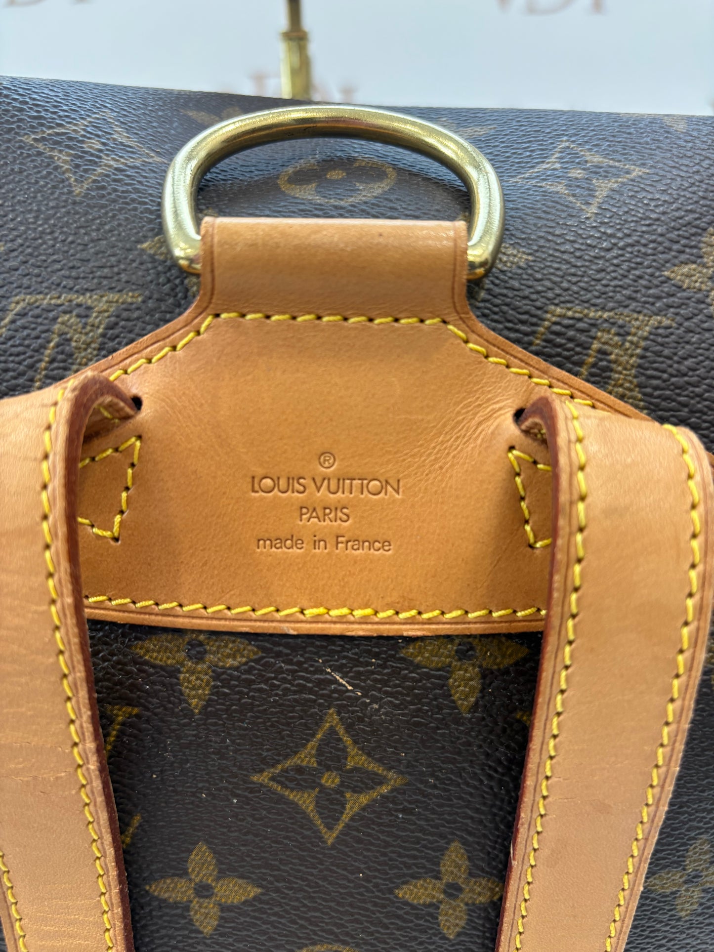 018531 - Louis Vuitton Montsouris MM
