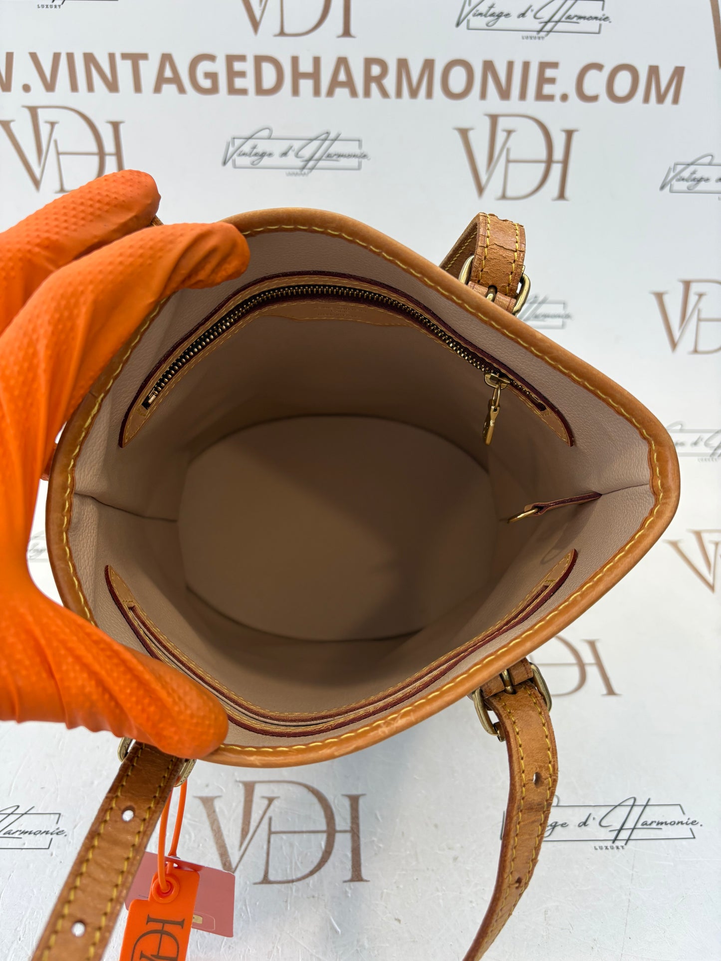 018189 - Louis Vuitton Bucket PM