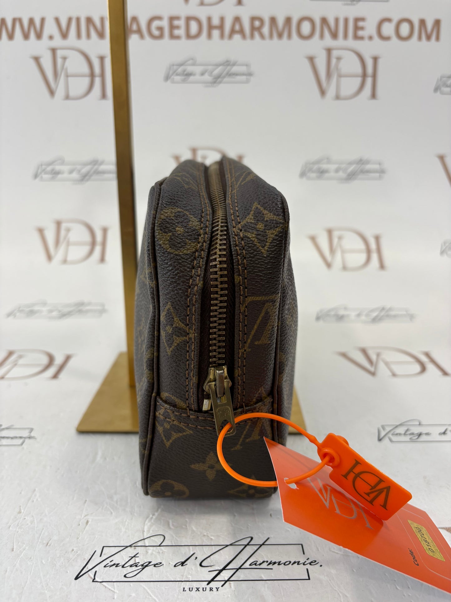 018700 - Louis Vuitton Trousse Toilette 23