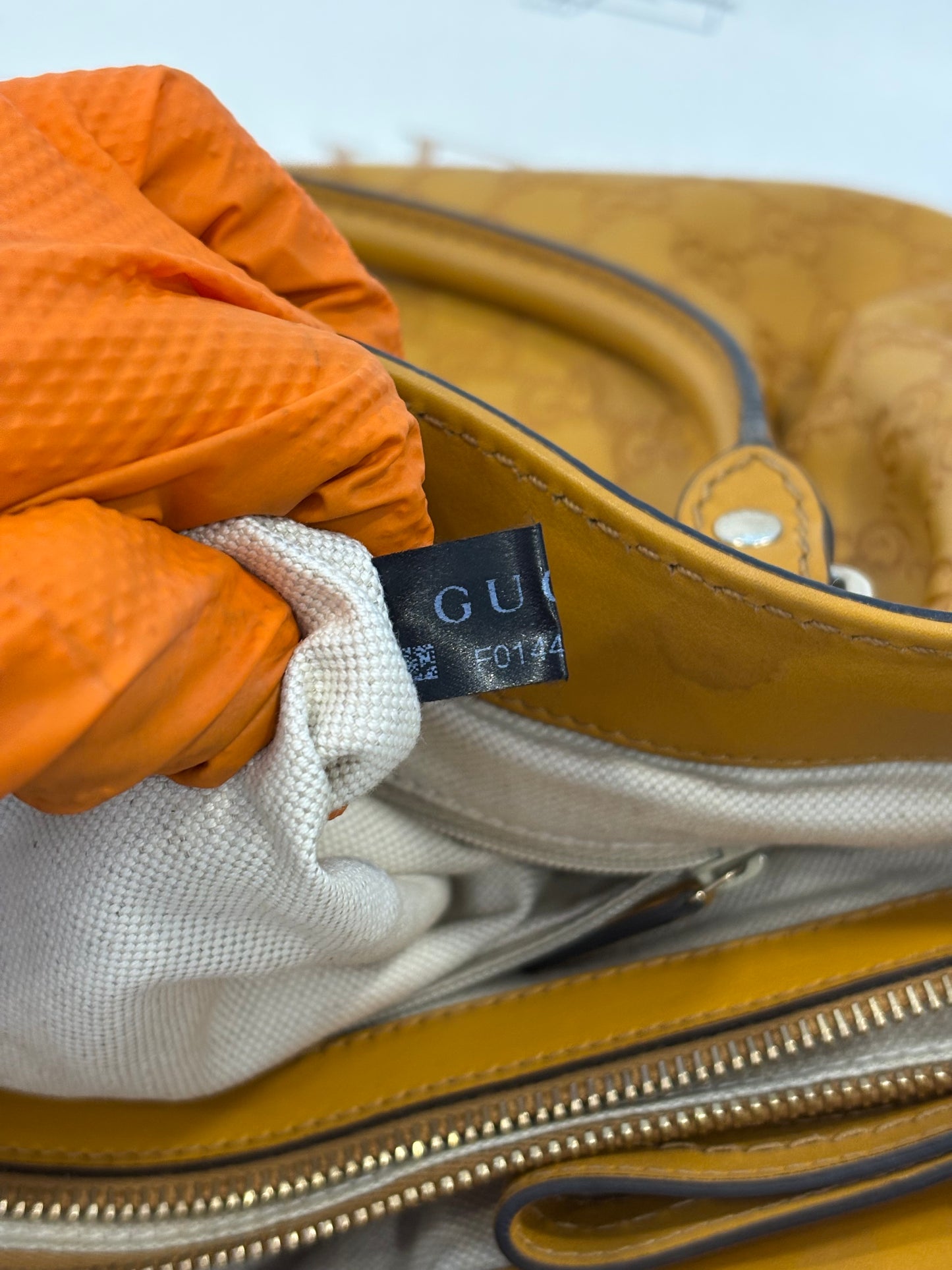 200935 - Gucci Sukey